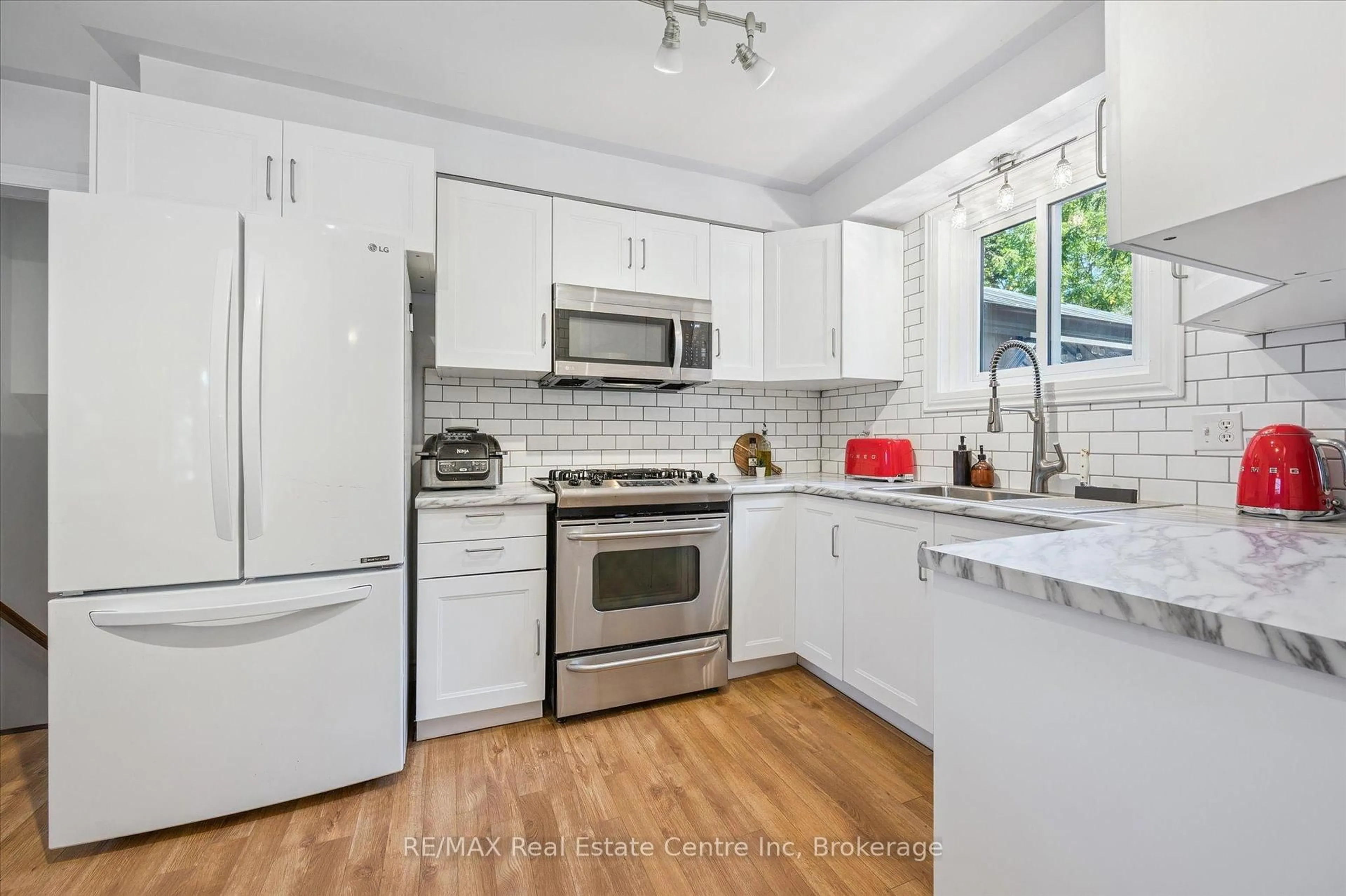 Standard kitchen, unknown for 158 Barnicke Dr, Cambridge Ontario N3C 3M4