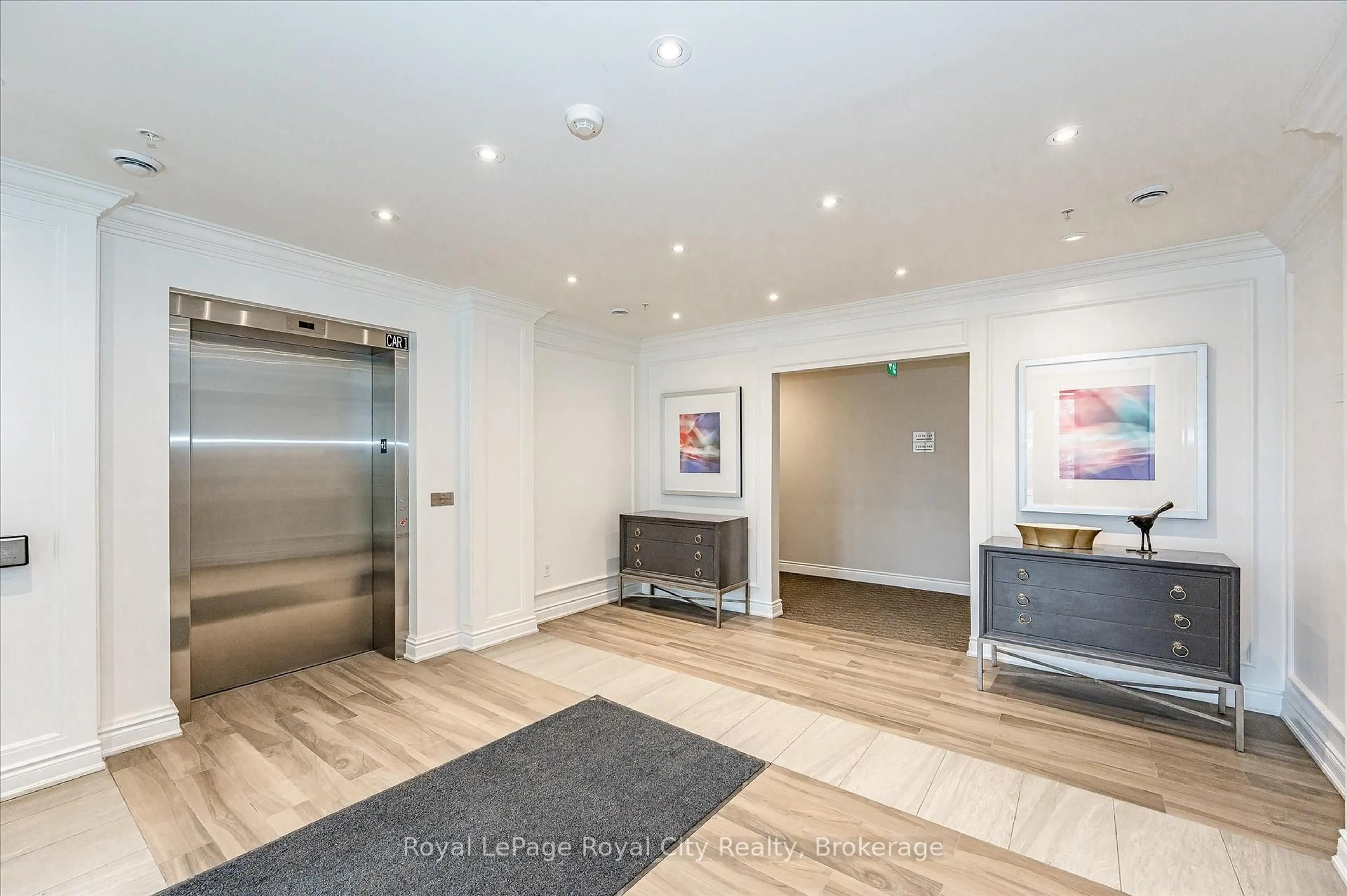 Indoor entryway for 1077 Gordon St #123, Guelph Ontario N1G 0E3