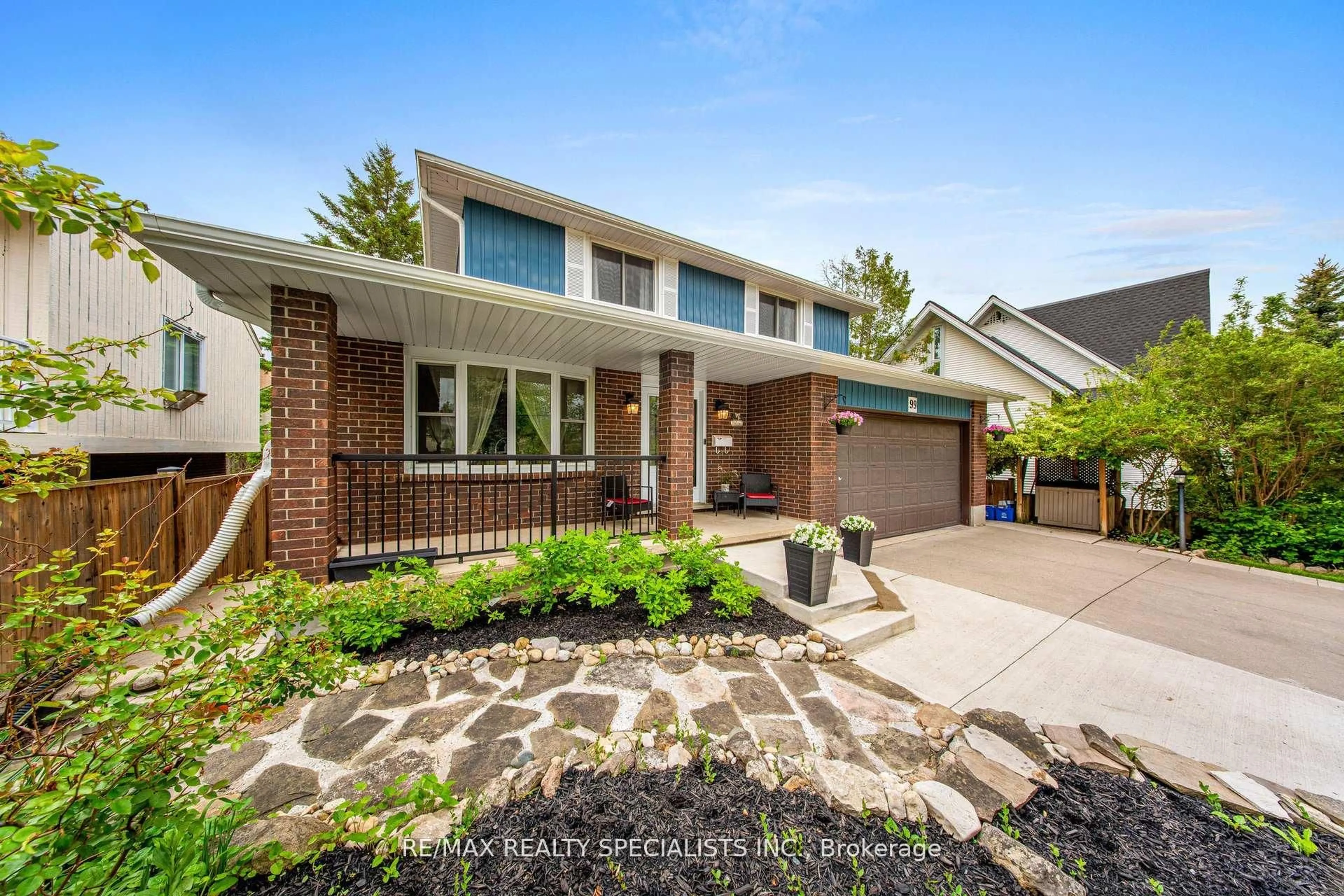 Home with brick exterior material, street for 99 Pinnacle Dr, Kitchener Ontario N2P 1B8