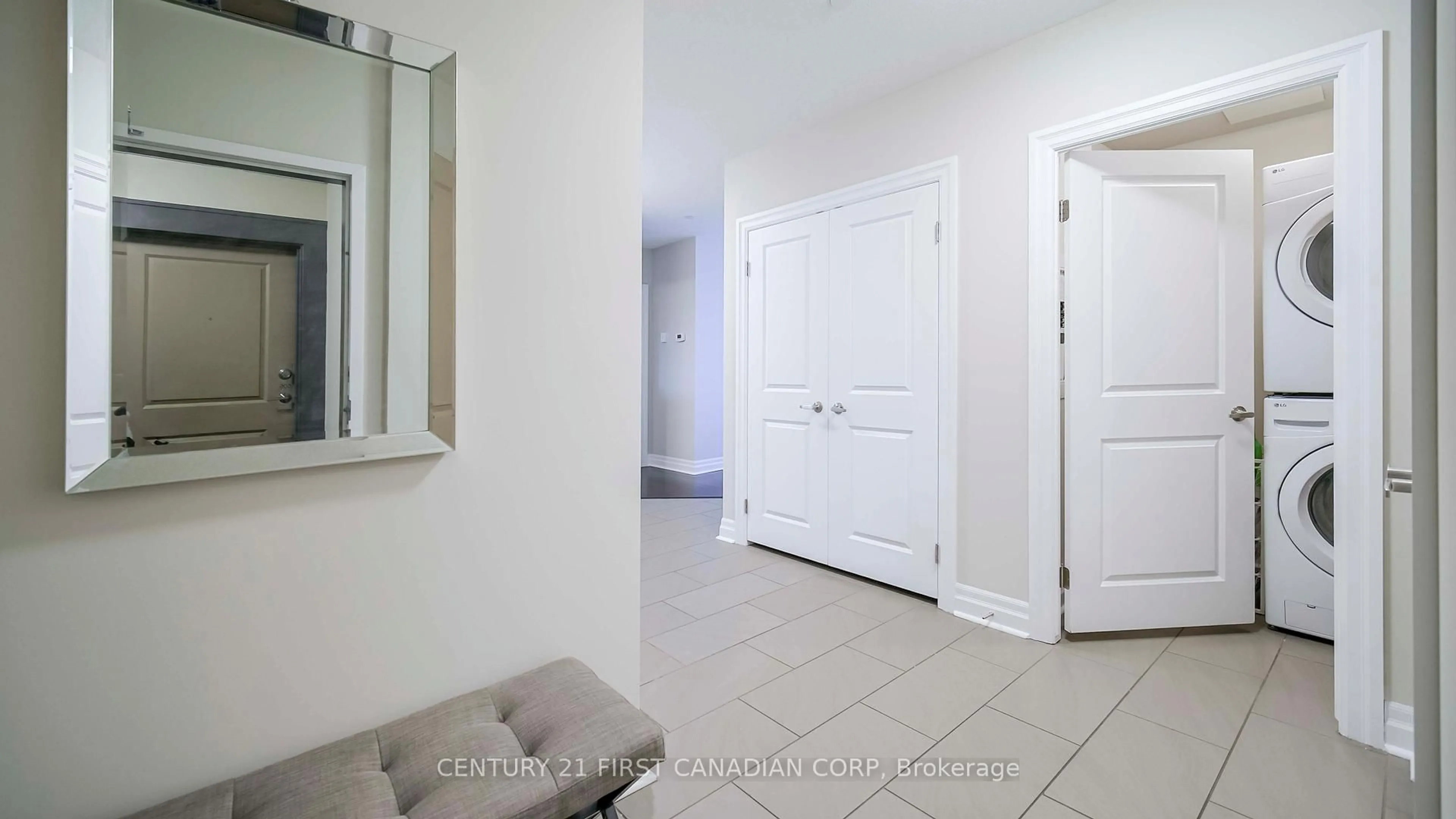 Indoor entryway for 240 Villagewalk Blvd #504, London North Ontario N6G 0P6