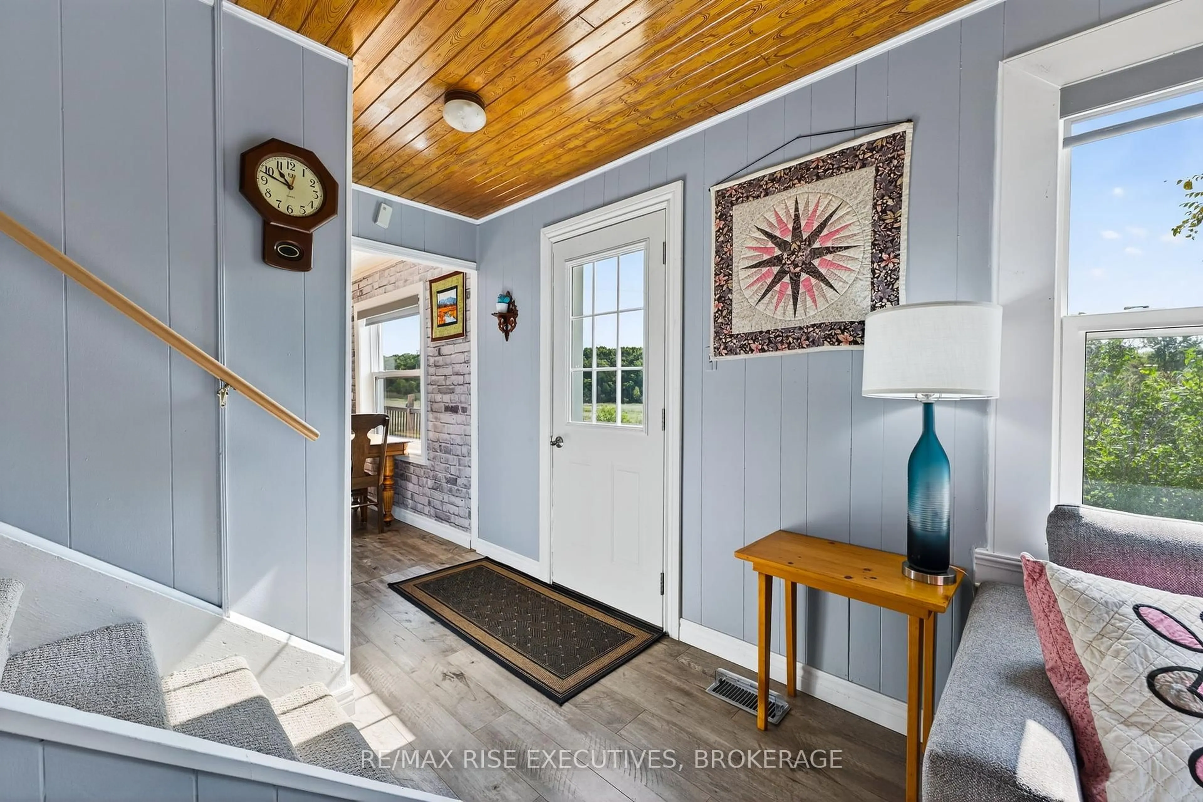Indoor entryway for 4121 Graham Rd, Harrowsmith Ontario K0H 1V0