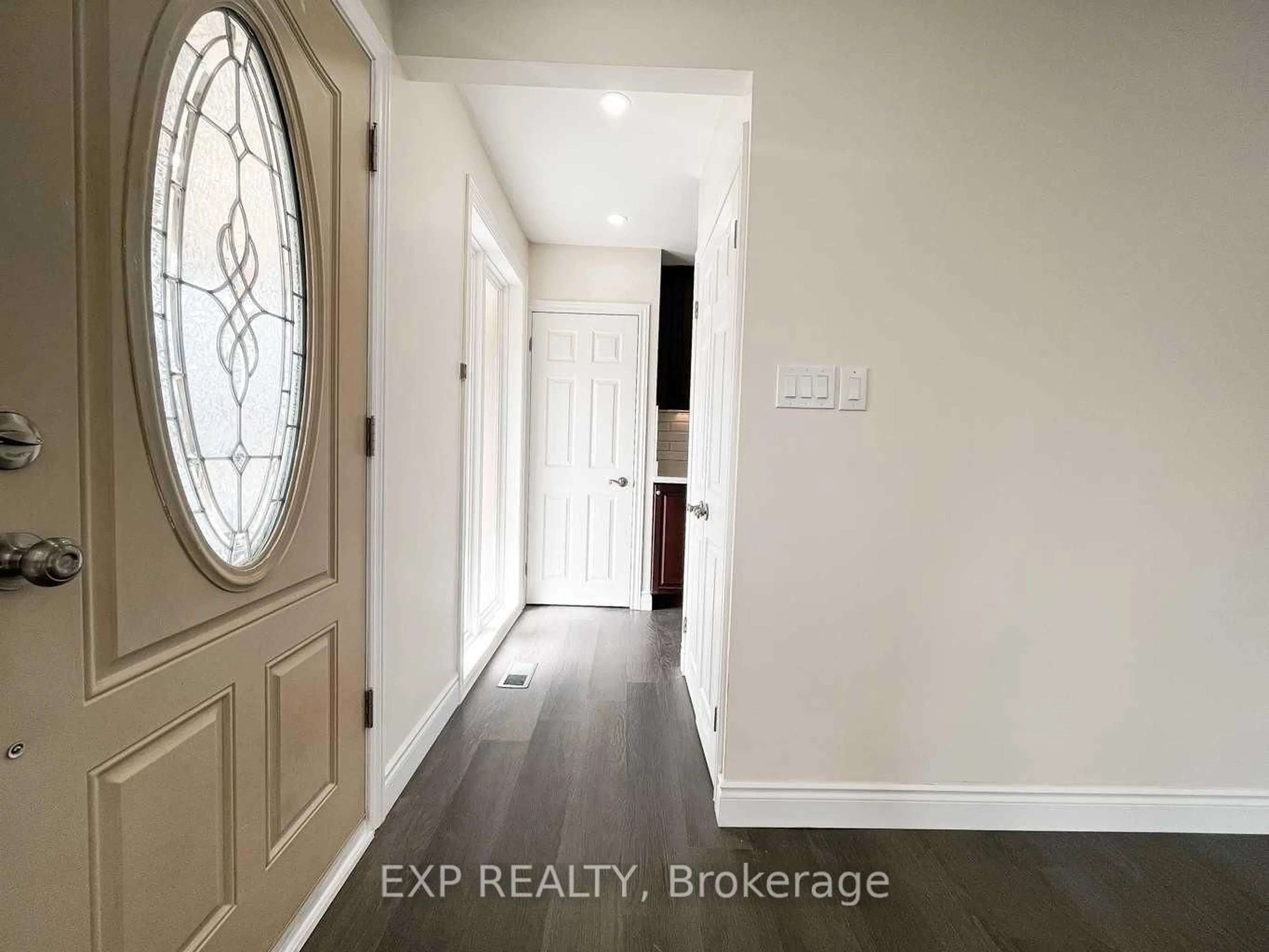 Indoor entryway for 15 Calvert Ave, Hamilton Ontario L8G 2K5