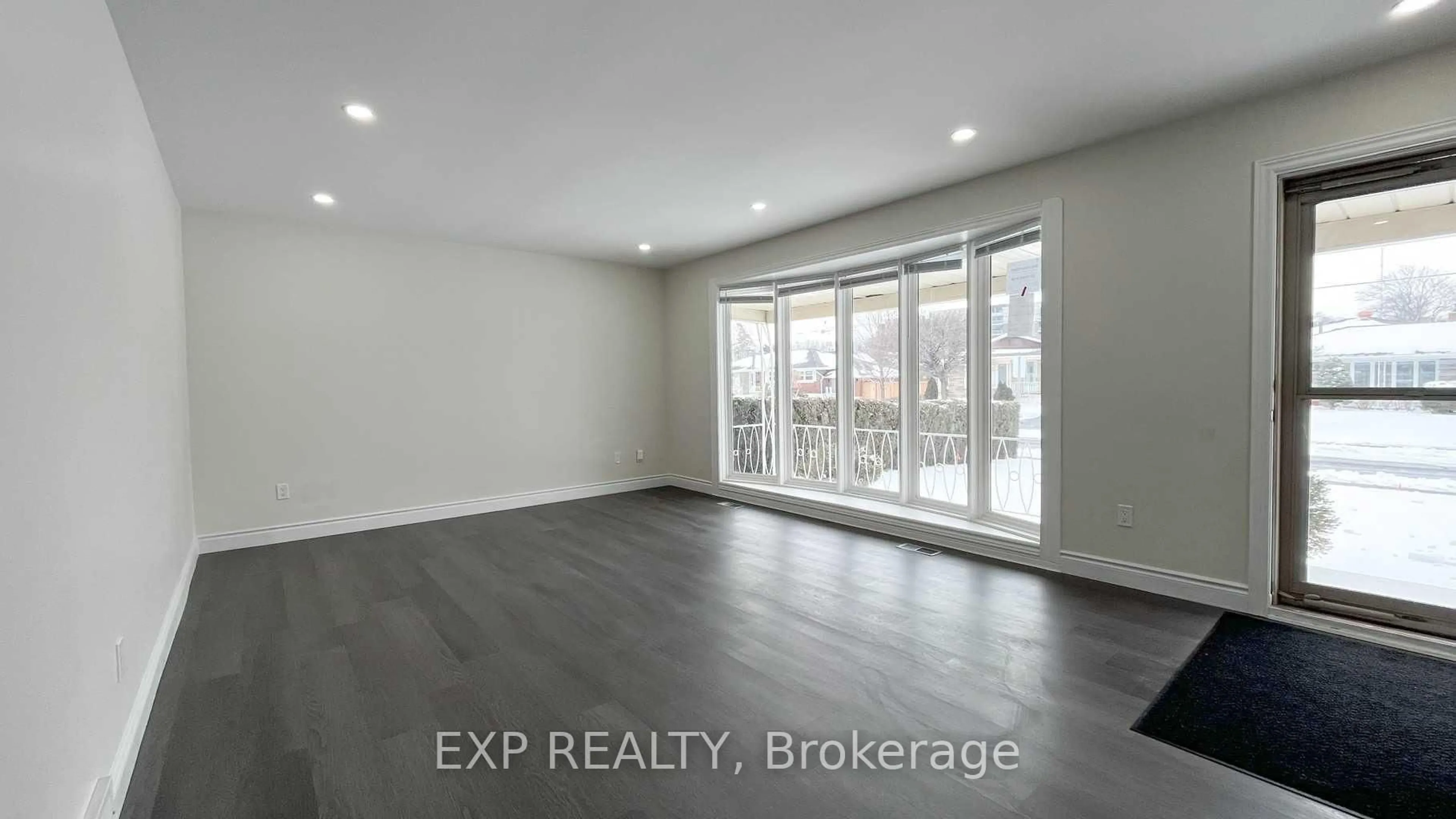 A pic of a room for 15 Calvert Ave, Hamilton Ontario L8G 2K5