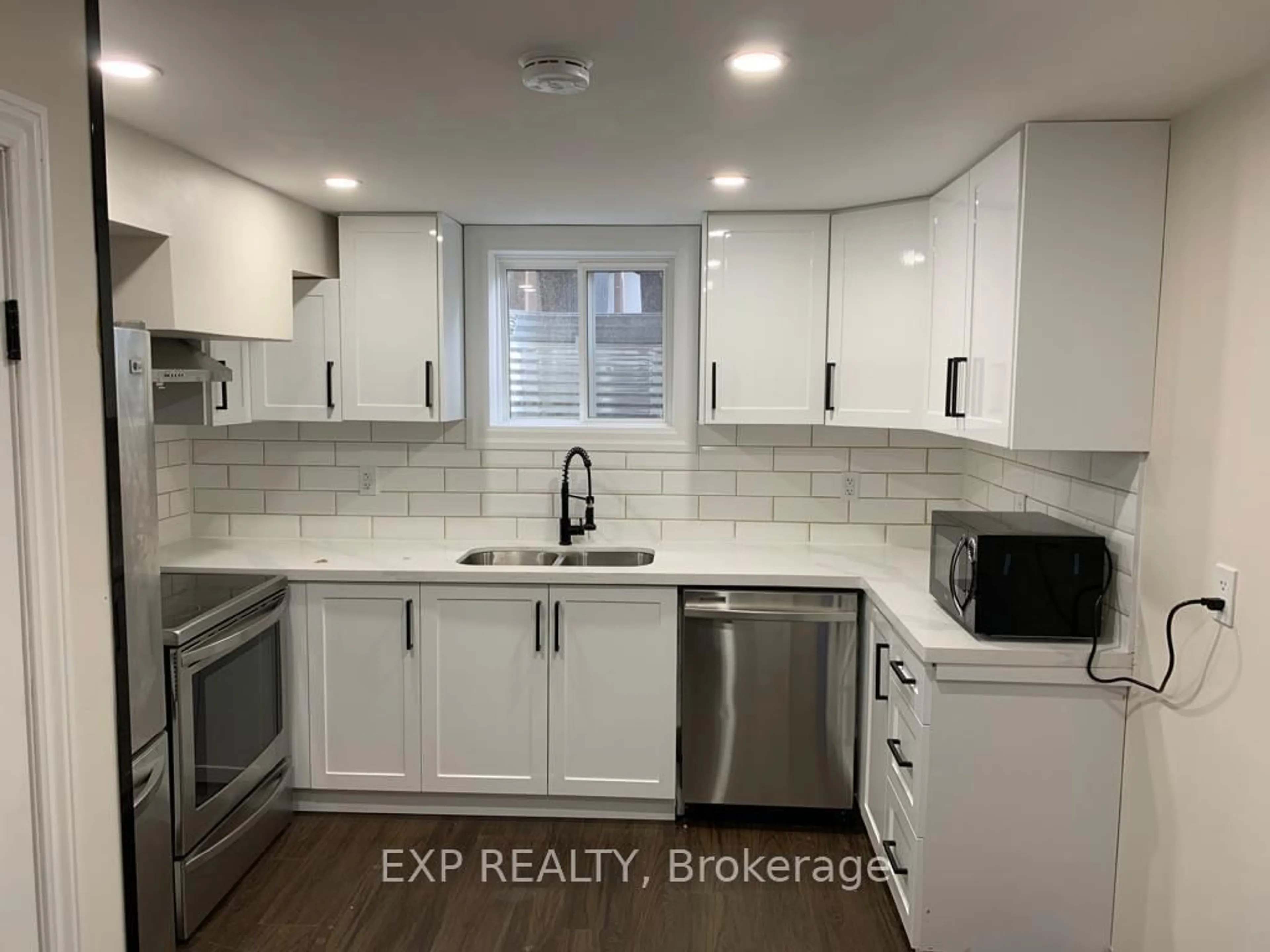 Standard kitchen, ceramic/tile floor for 15 Calvert Ave, Hamilton Ontario L8G 2K5