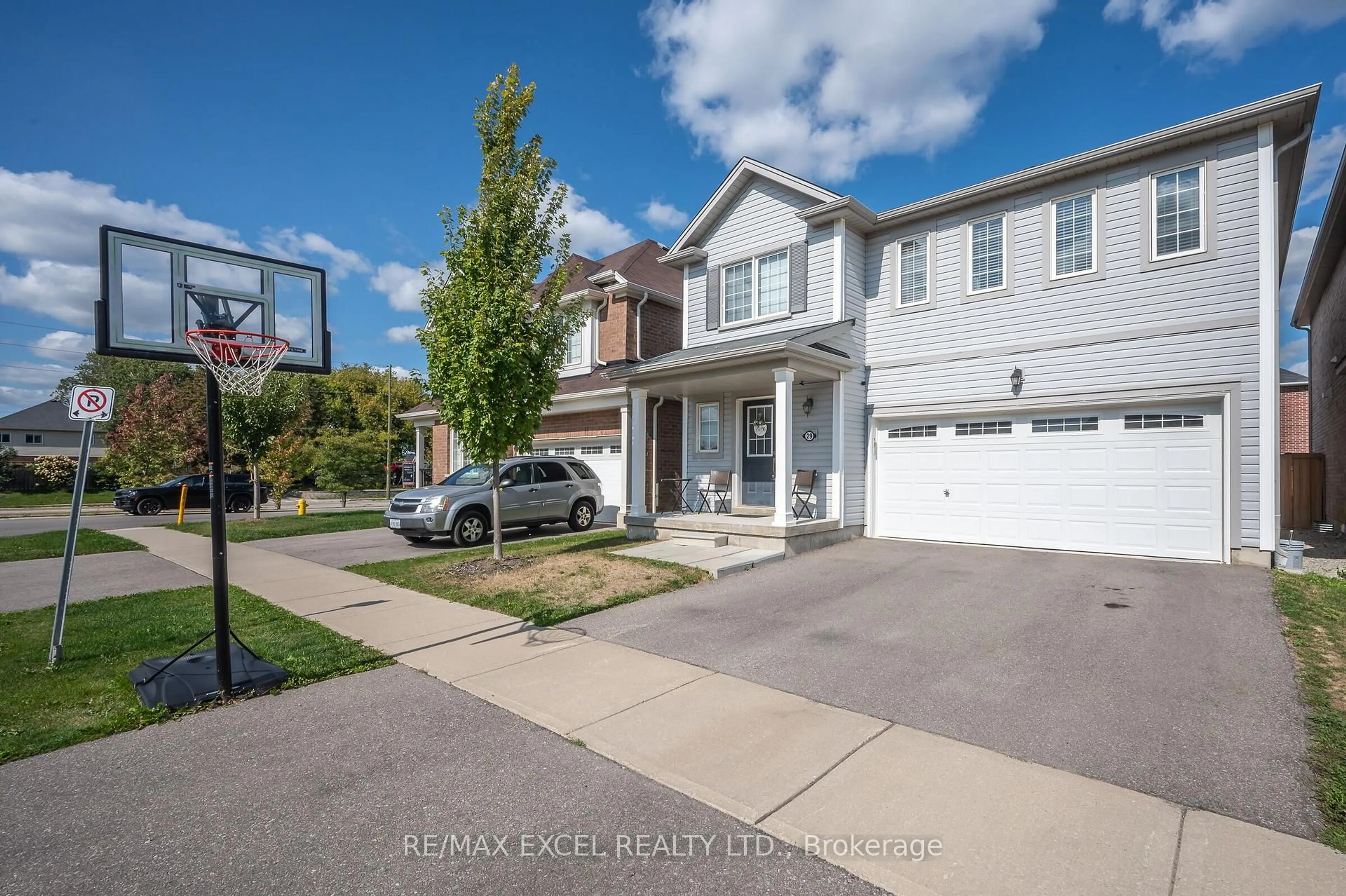 A pic from outside/outdoor area/front of a property/back of a property/a pic from drone, street for 29 Sinden Rd, Brantford Ontario N3T 0P8