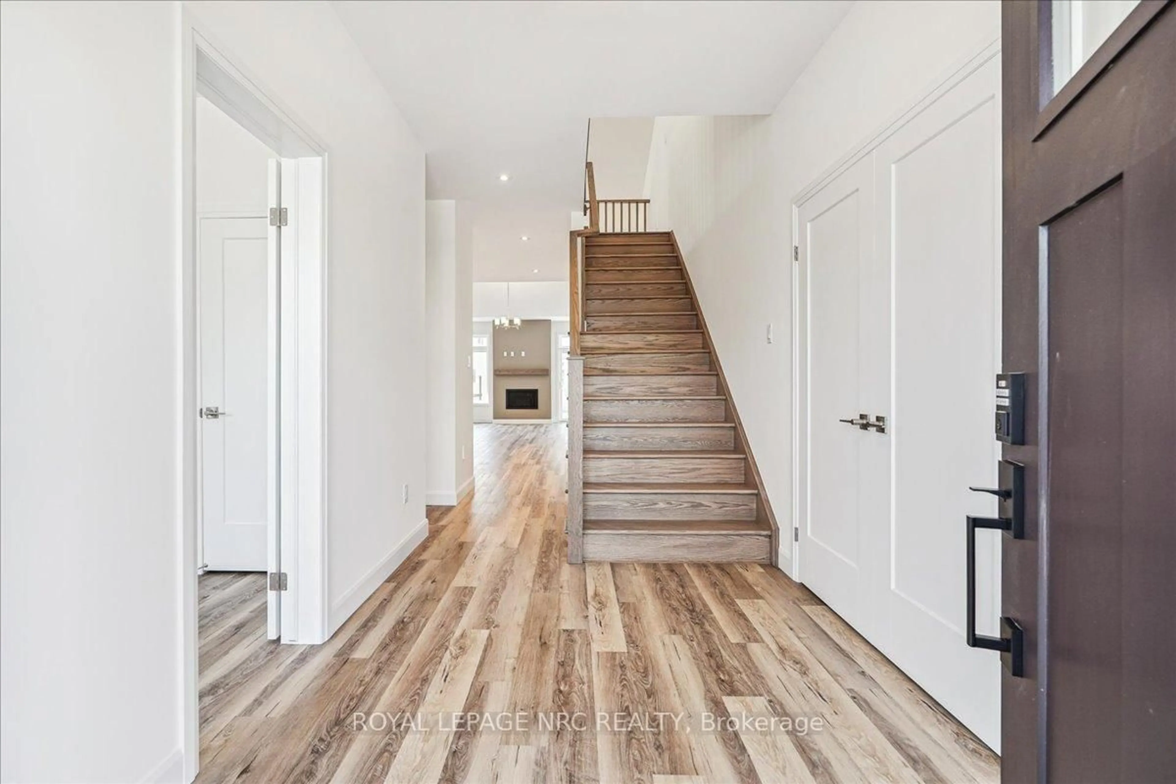 Indoor entryway for 63 Beachwalk Cres, Fort Erie Ontario L0S 1B0