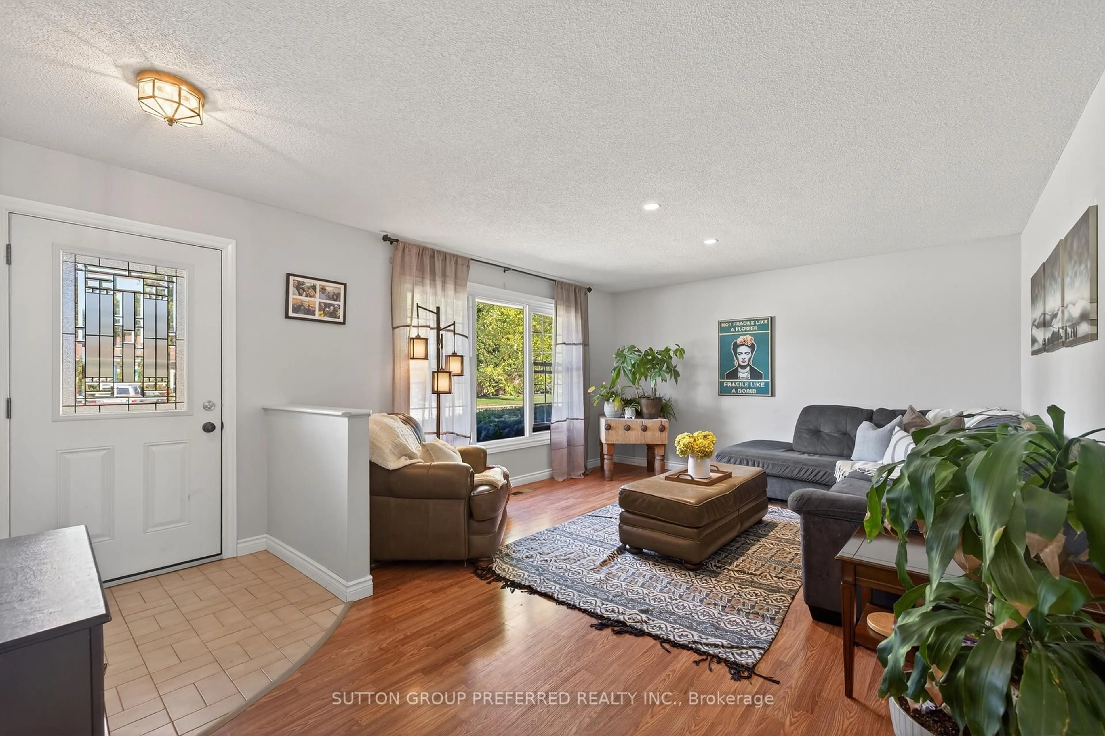 Living room with furniture, unknown for 17 Clear Valley Rd, Tillsonburg Ontario N4G 4X9