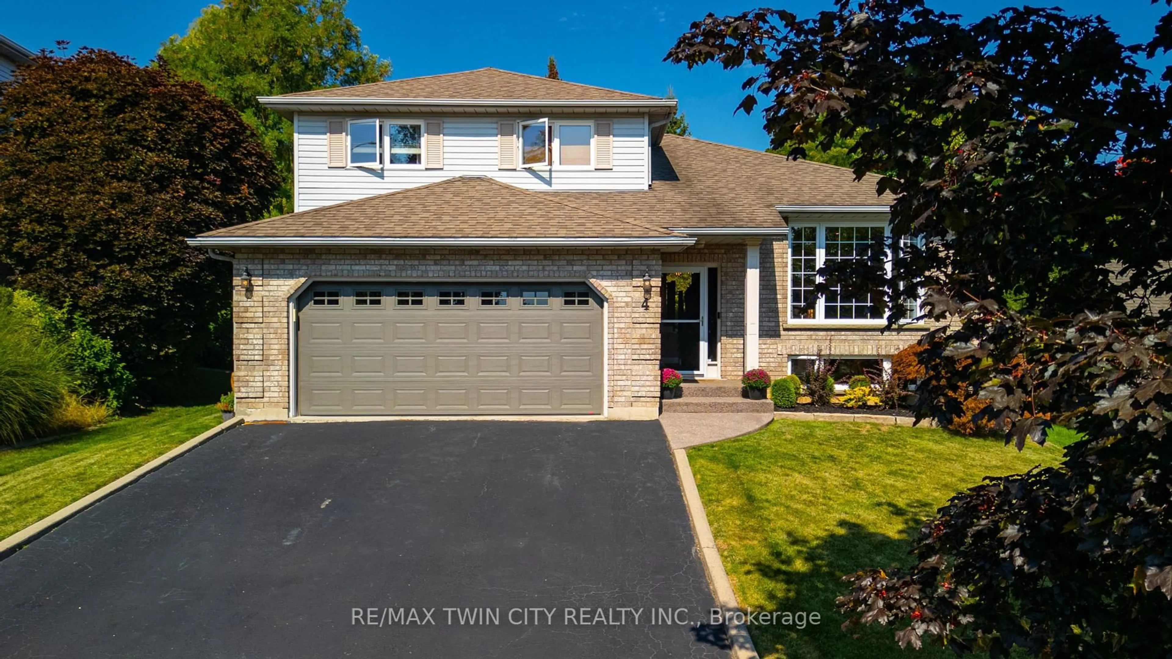 Home with vinyl exterior material, street for 4 Macbride Crt, Brantford Ontario N3T 6J1