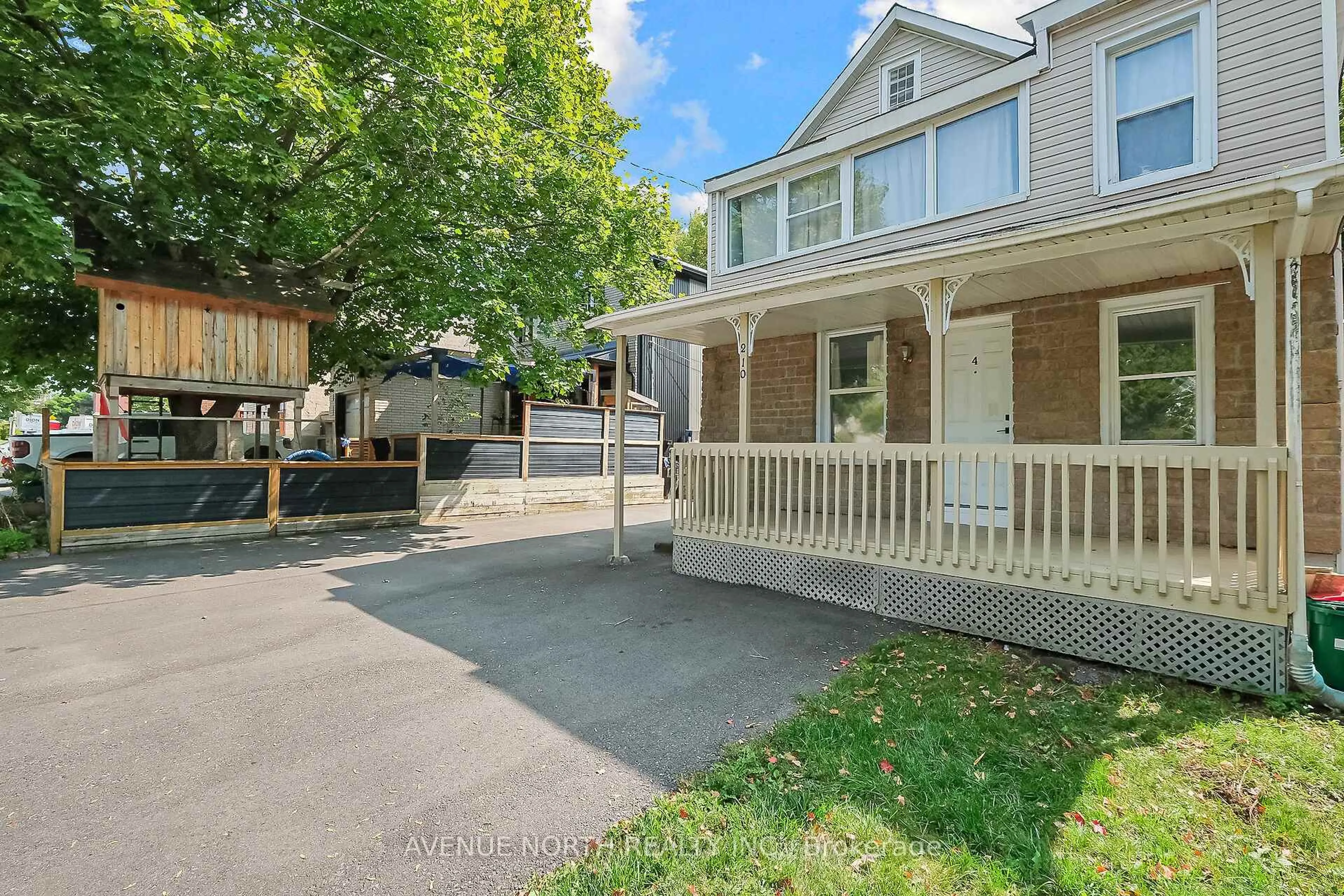 Patio, street for 210 Dagmar Ave, Ottawa Ontario K1L 5S9