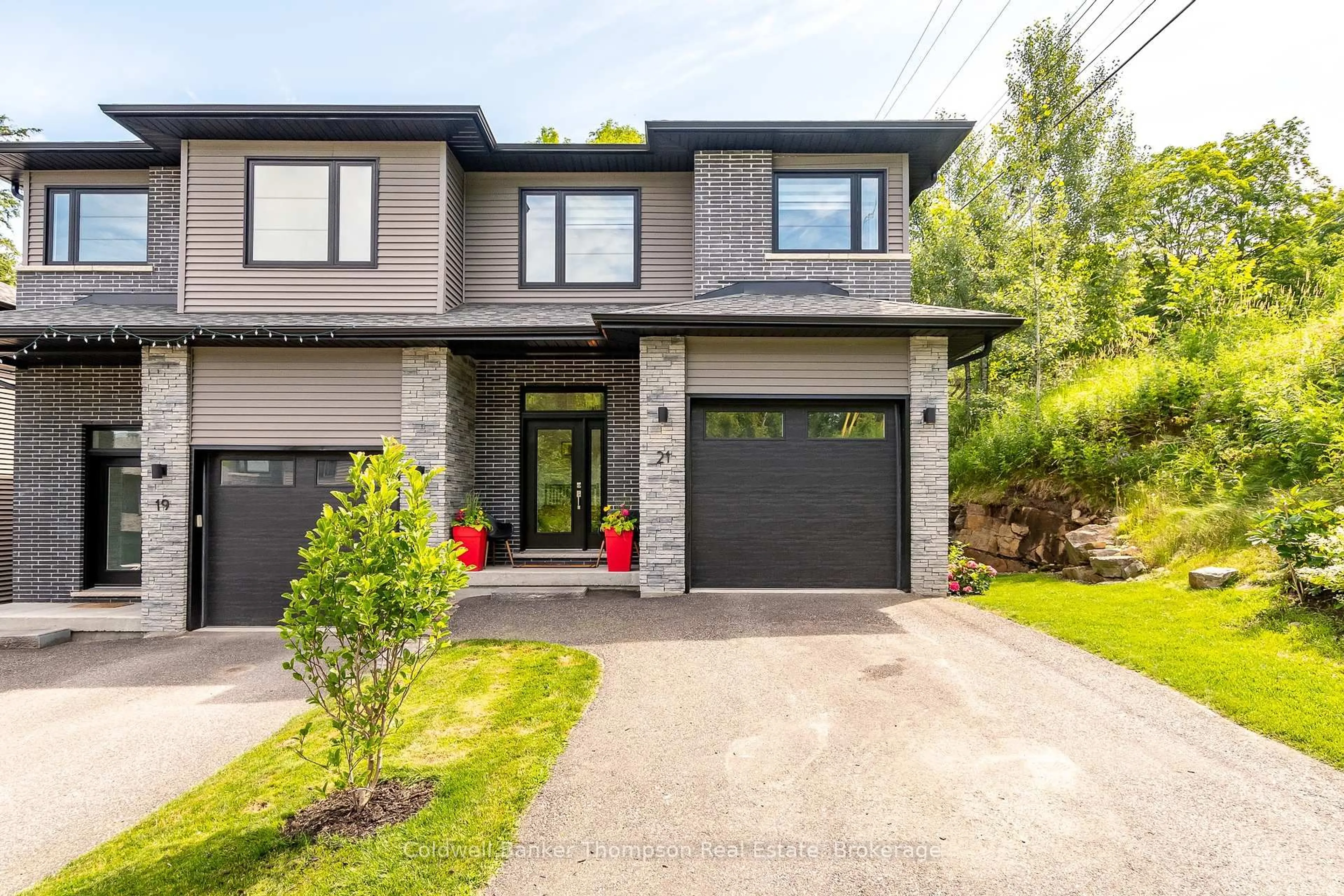 Home with brick exterior material, street for 21 Cascade Lane, Huntsville Ontario P1H 1Y3