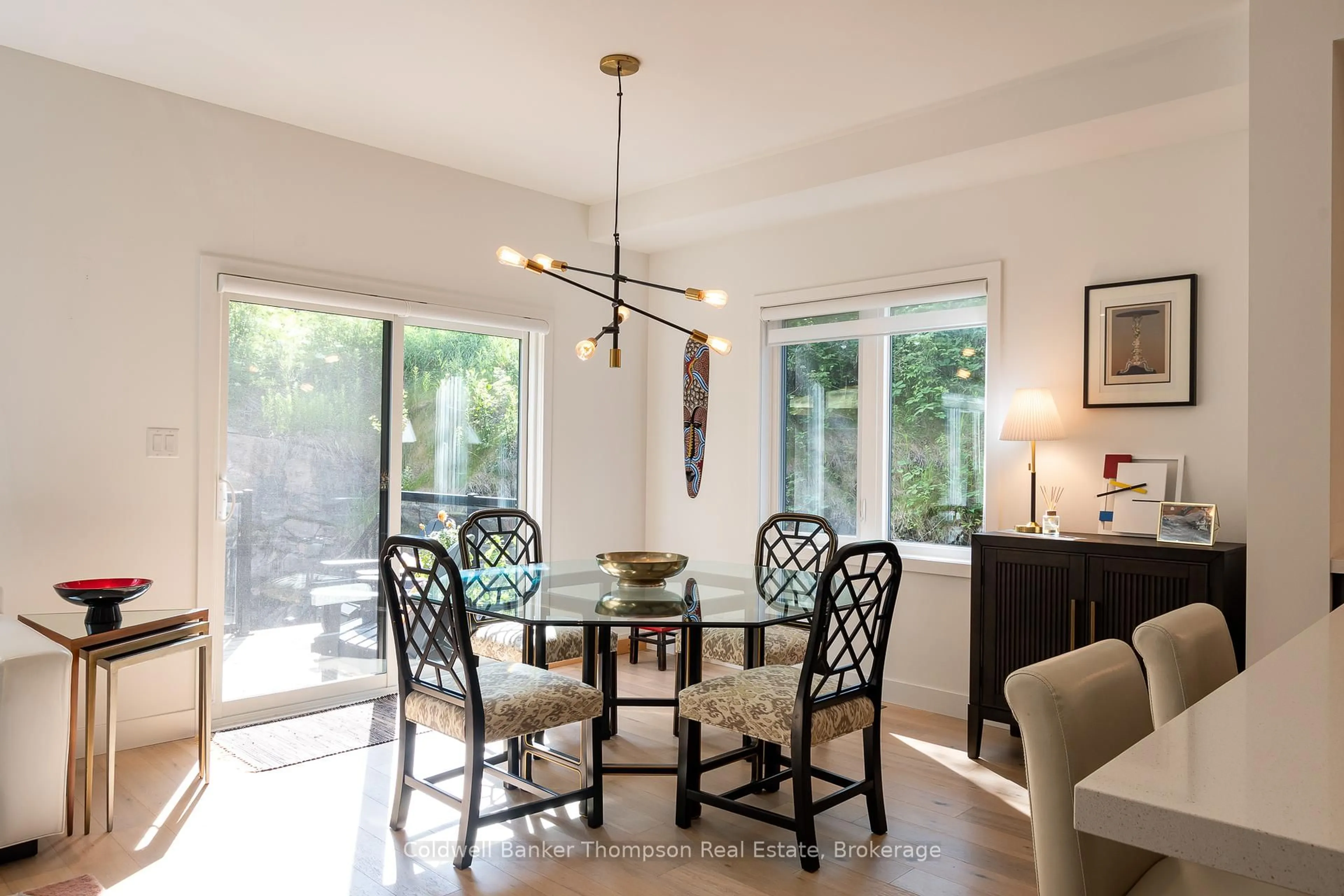 Dining room, ceramic/tile floor for 21 Cascade Lane, Huntsville Ontario P1H 1Y3