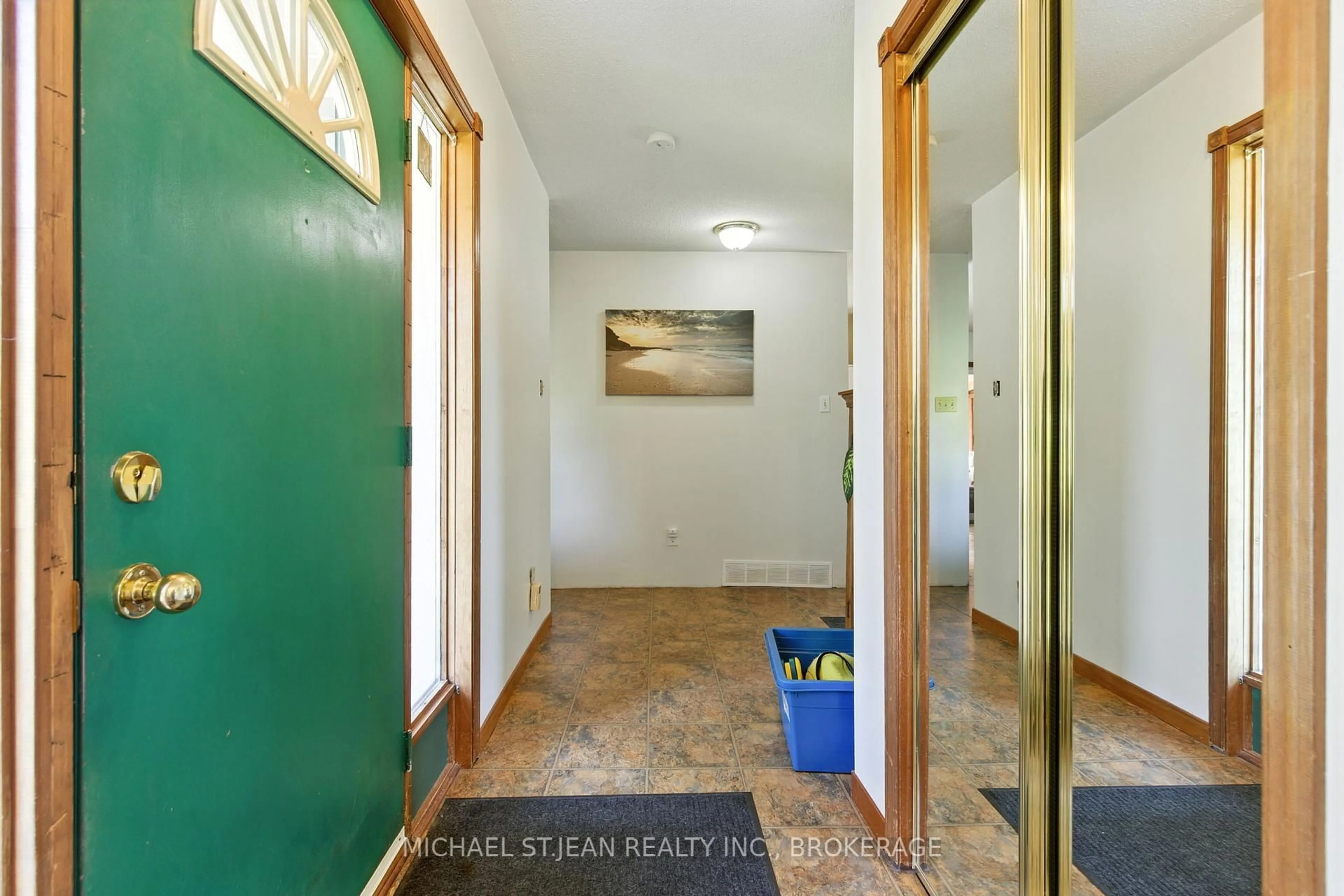 Indoor entryway for 42347 Highway 3, Wainfleet Ontario L0S 1V0