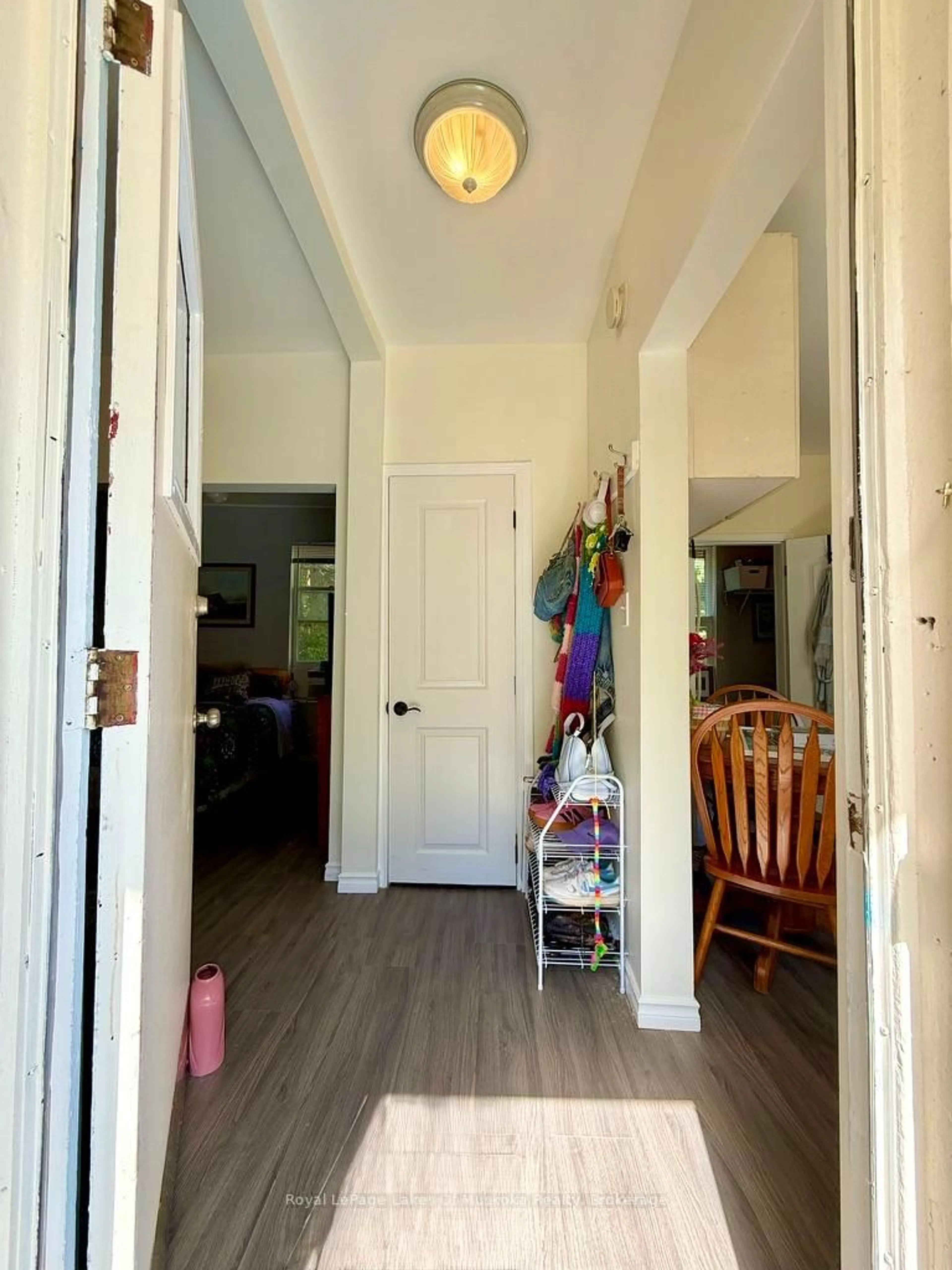 Indoor entryway for 4 Duncan St, Huntsville Ontario P1H 1W4
