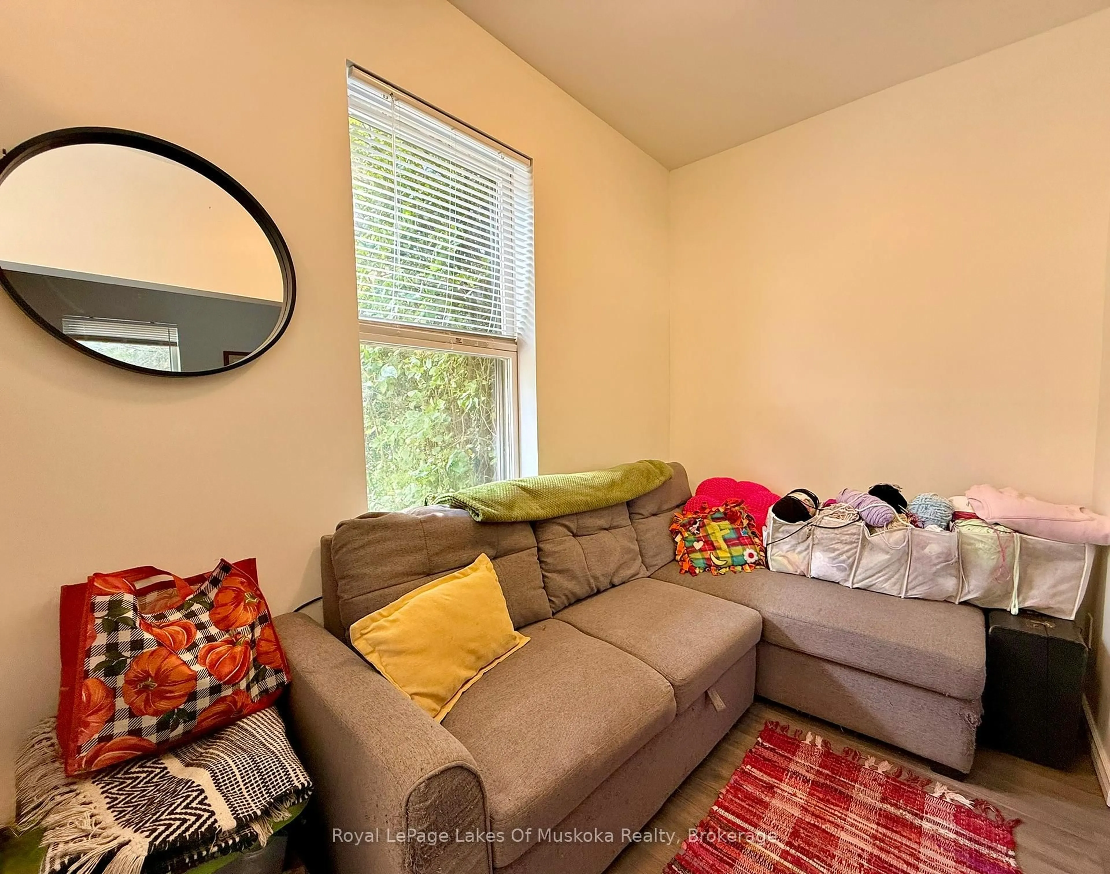 A pic of a room for 4 Duncan St, Huntsville Ontario P1H 1W4