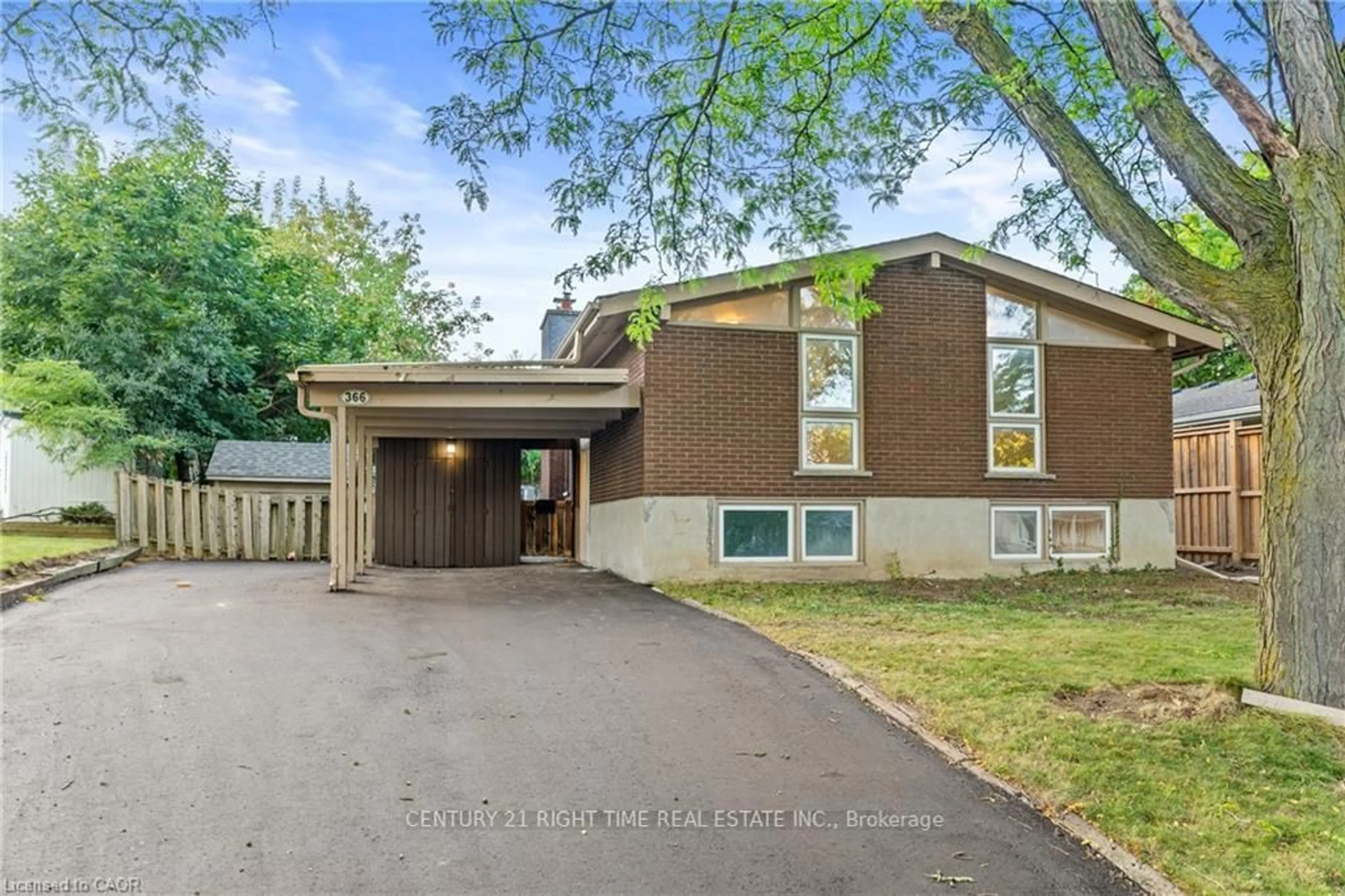 Home with brick exterior material, street for 366 Dale Cres, Waterloo Ontario N2J 3Y7