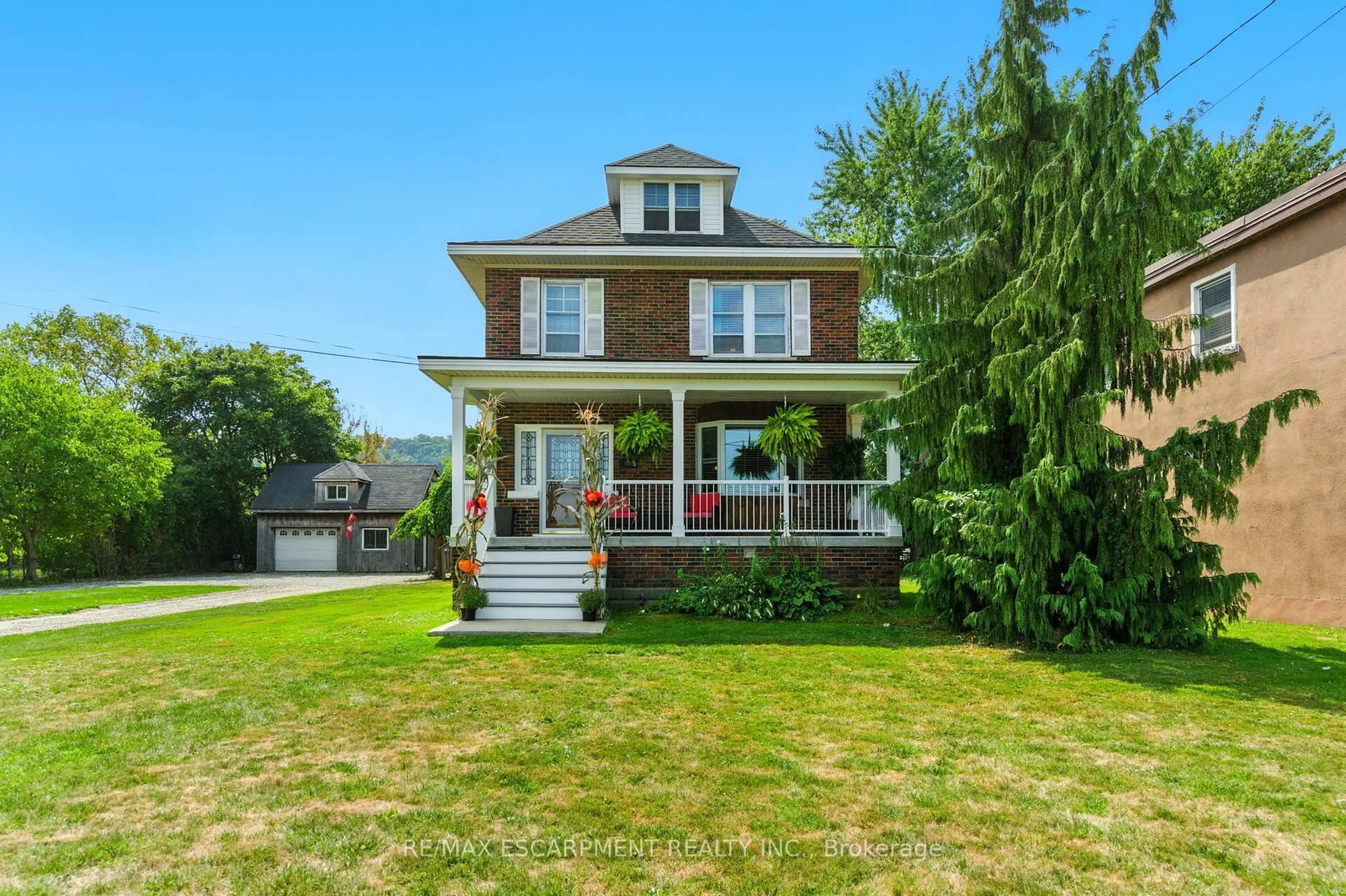 Home with brick exterior material, street for 908 Highway 8, Hamilton Ontario L8E 5J2