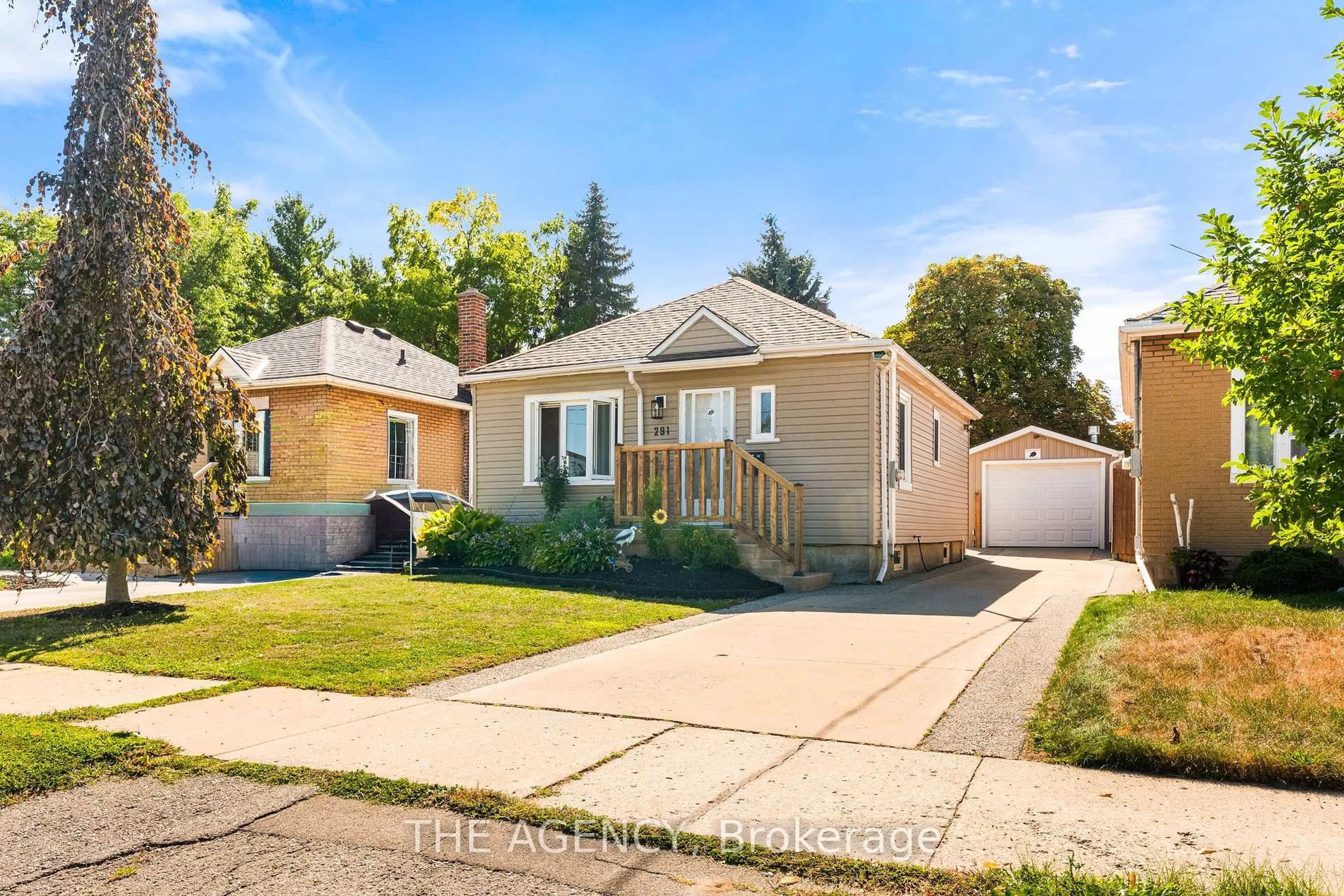 Home with vinyl exterior material, street for 291 Maple Ave, Kitchener Ontario N2H 4W9