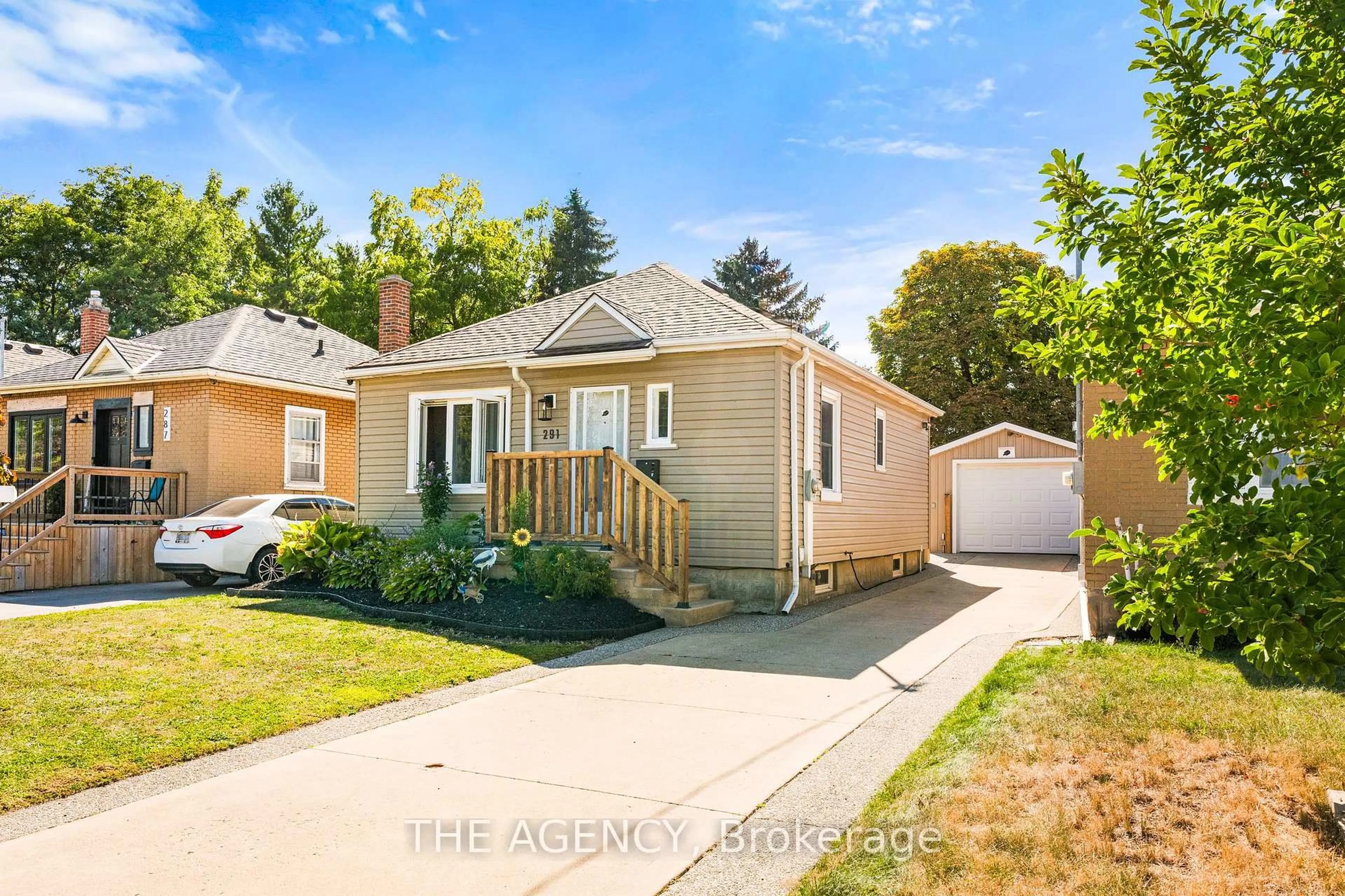 A pic from outside/outdoor area/front of a property/back of a property/a pic from drone, street for 291 Maple Ave, Kitchener Ontario N2H 4W9
