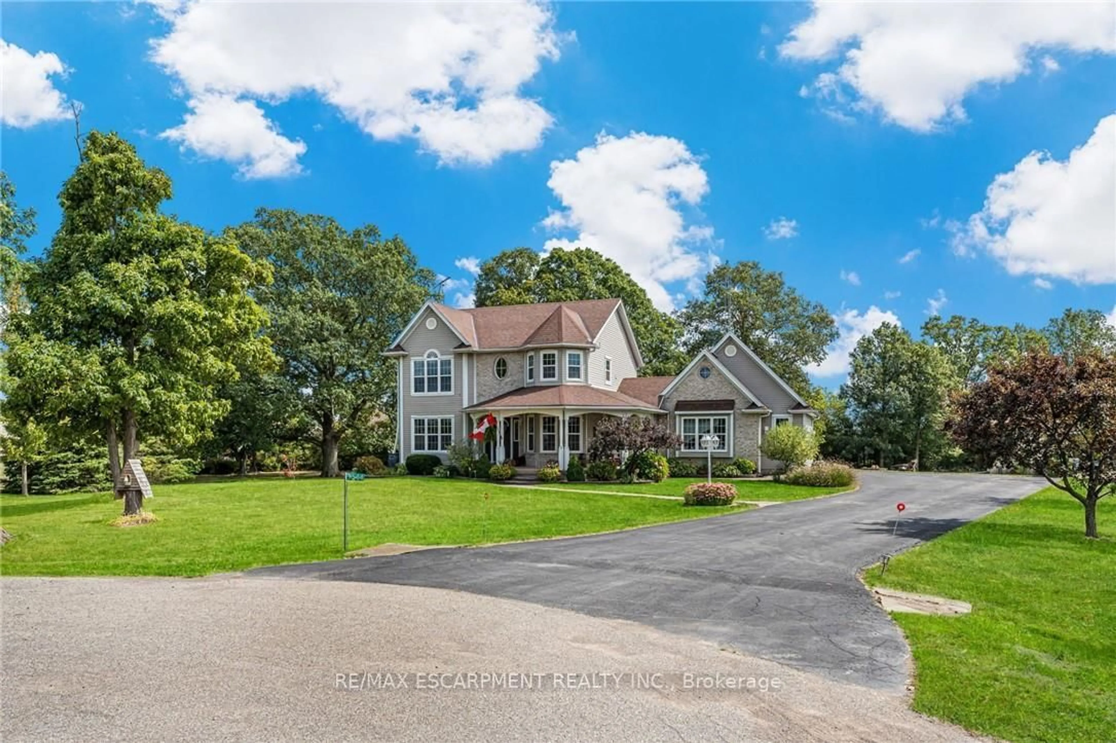 A pic from outside/outdoor area/front of a property/back of a property/a pic from drone, street for 9544 DAVID St, West Lincoln Ontario N0A 1C0