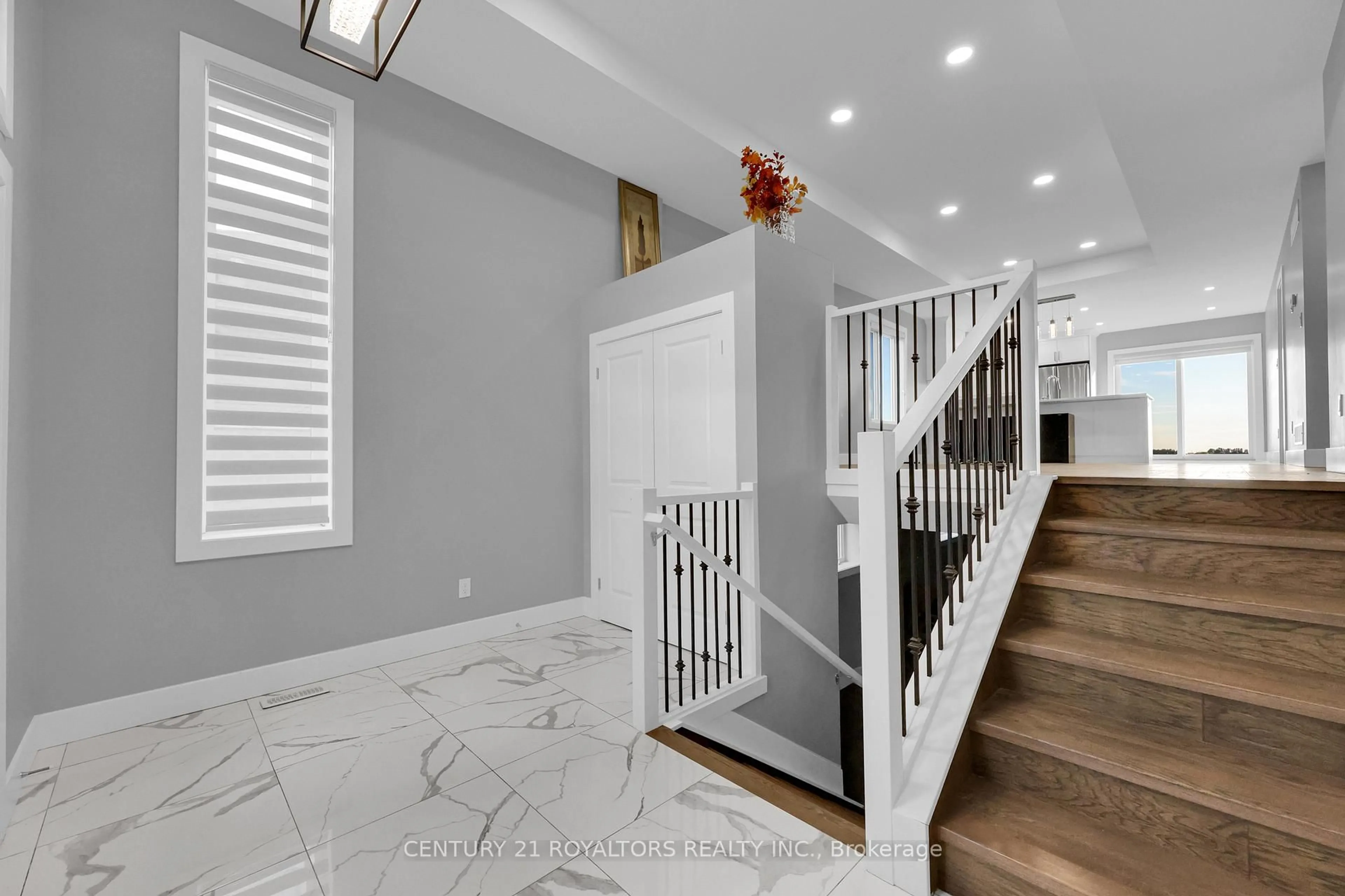 Indoor entryway for 802 Keil Dr, Chatham-Kent Ontario N7M 0T4