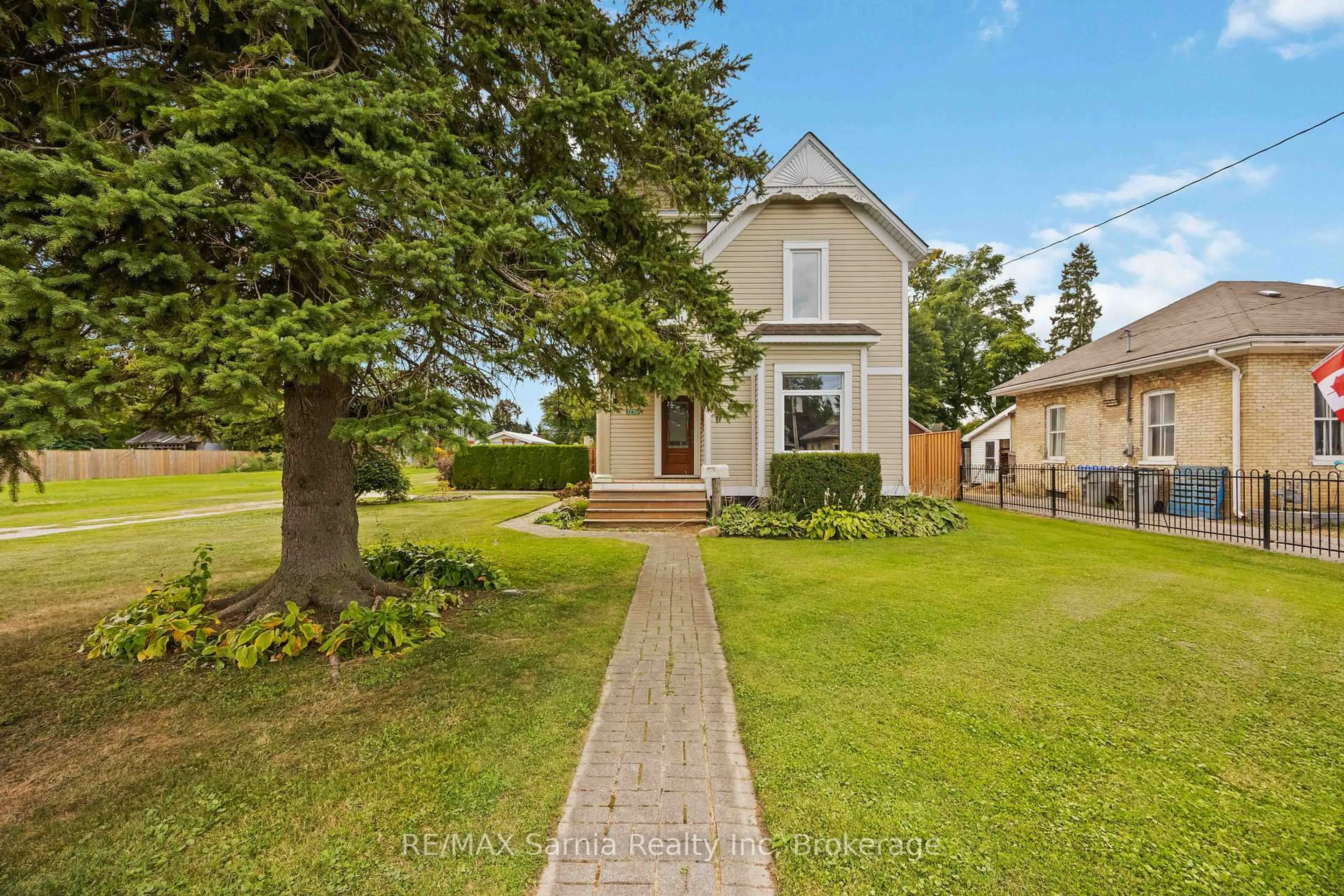 A pic from outside/outdoor area/front of a property/back of a property/a pic from drone, street for 3239 Elgin St, Brooke-Alvinston Ontario N0N 1A0