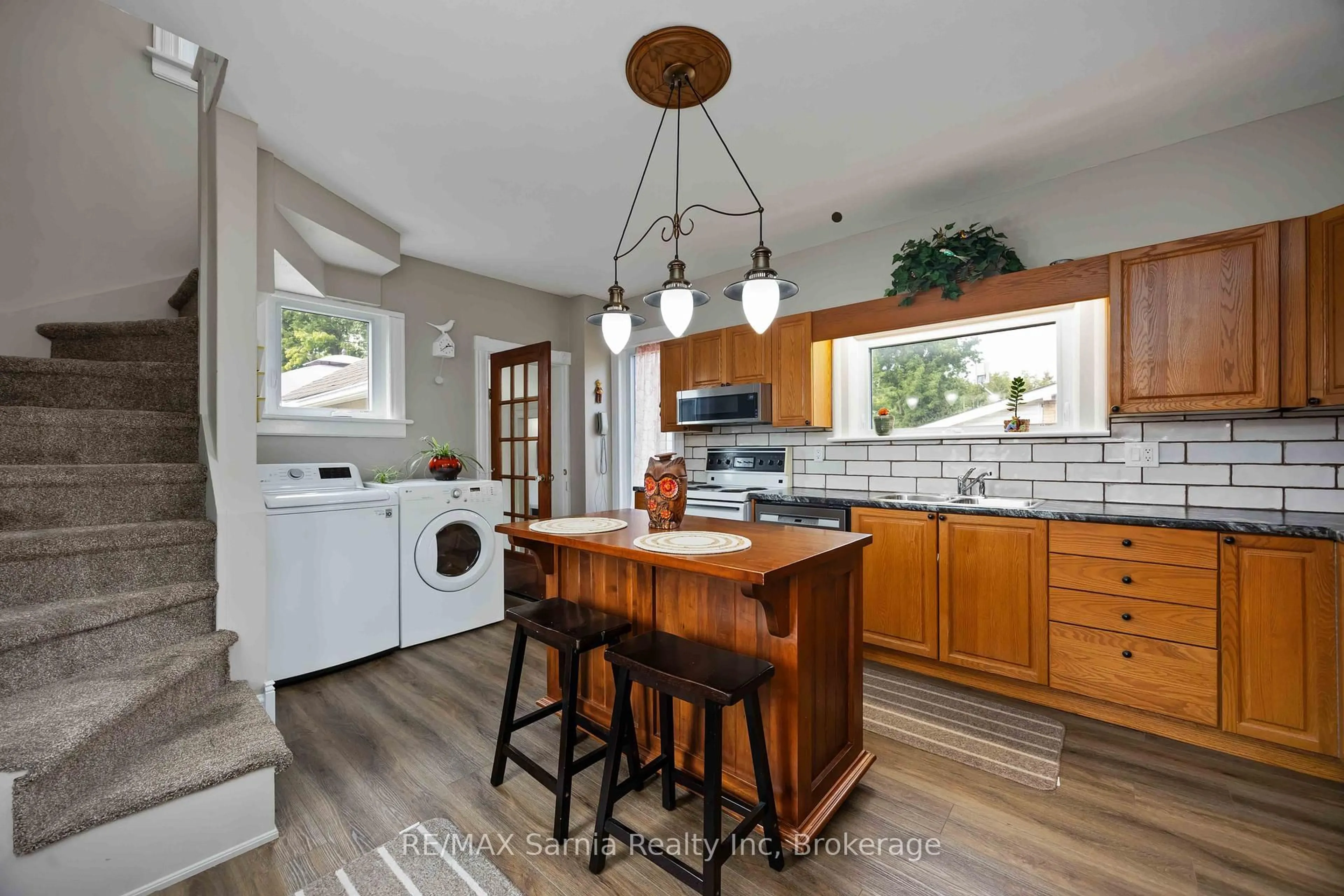 Open concept kitchen, unknown for 3239 Elgin St, Brooke-Alvinston Ontario N0N 1A0