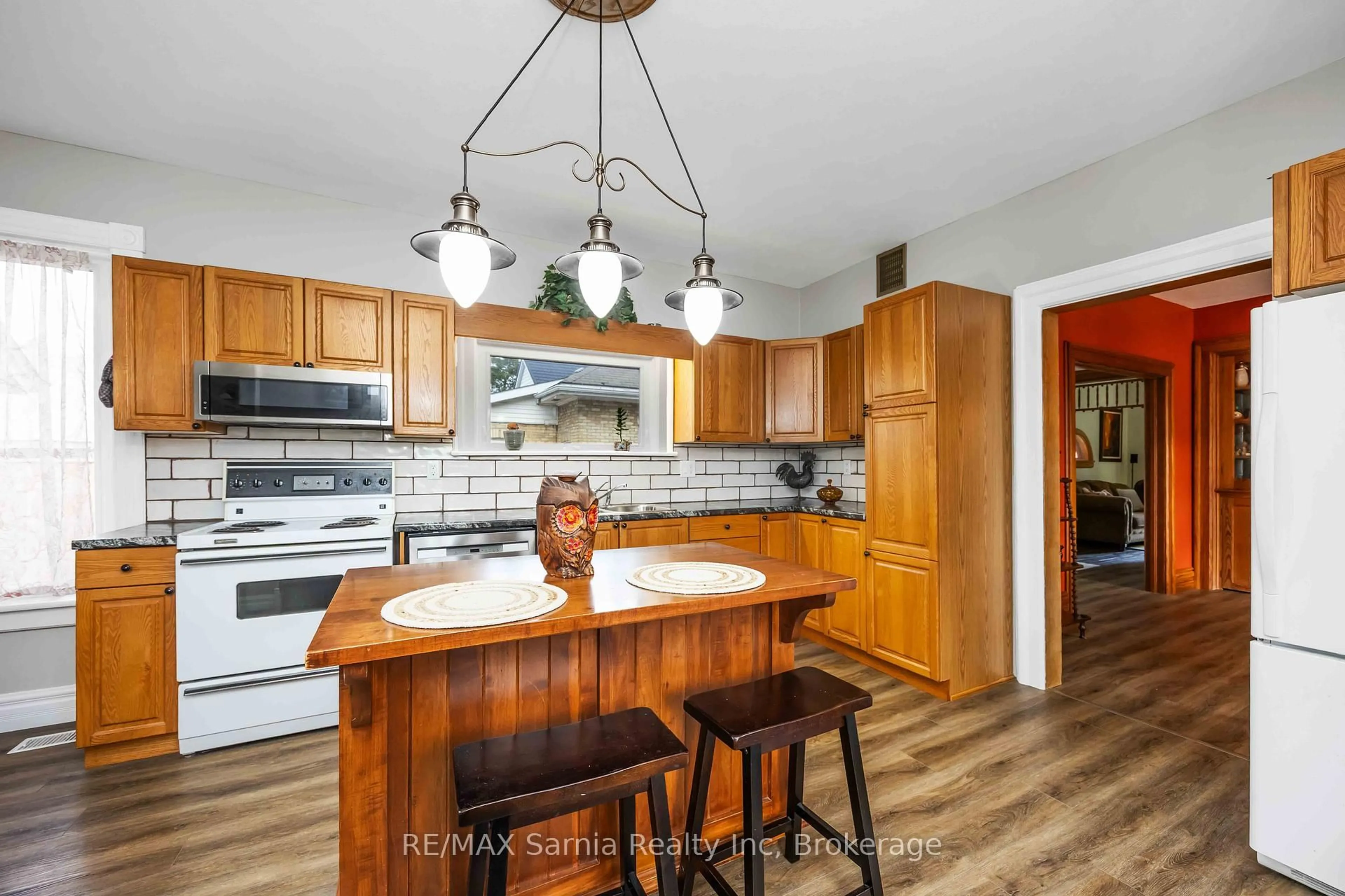 Open concept kitchen, unknown for 3239 Elgin St, Brooke-Alvinston Ontario N0N 1A0