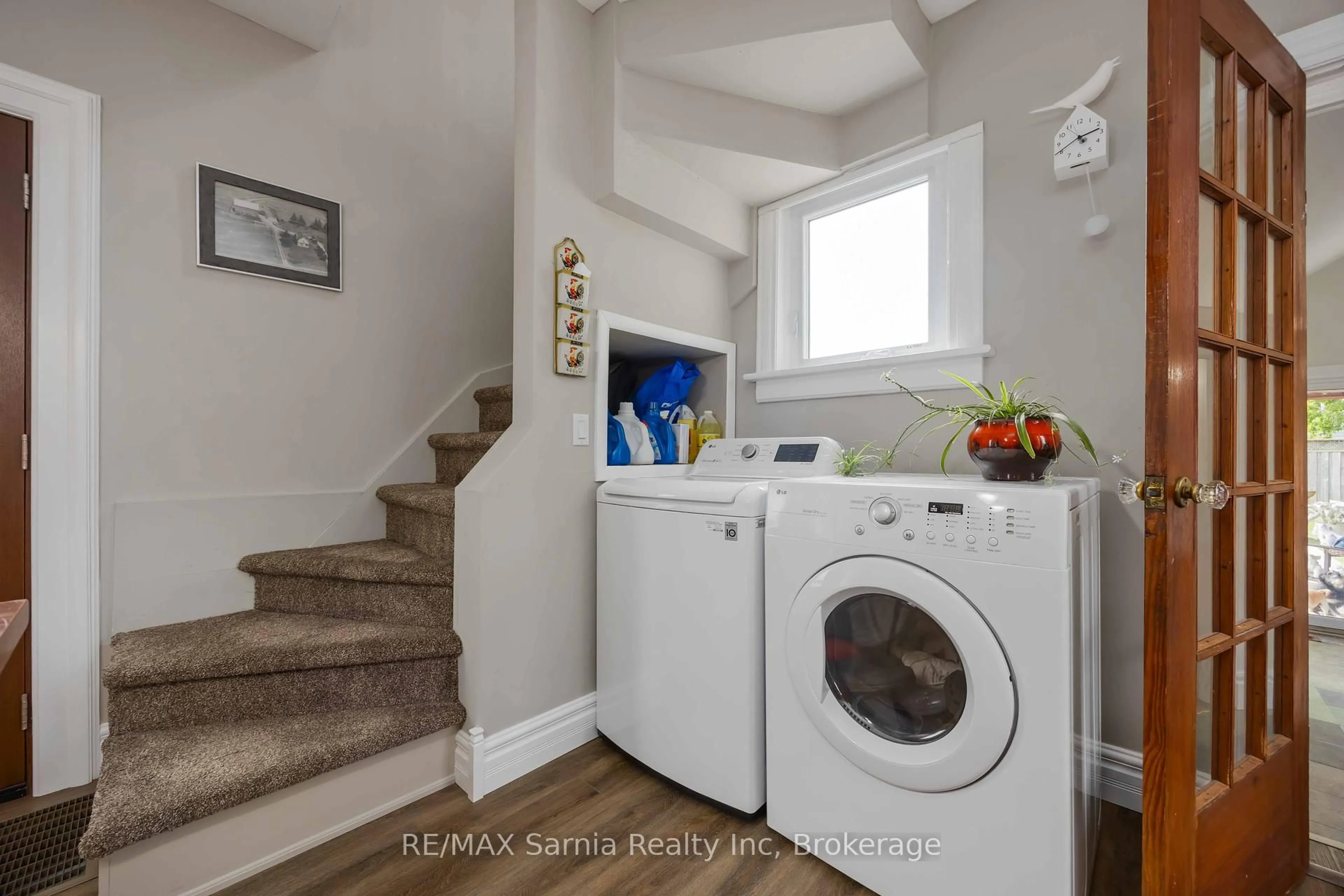 Laundry room for 3239 Elgin St, Brooke-Alvinston Ontario N0N 1A0