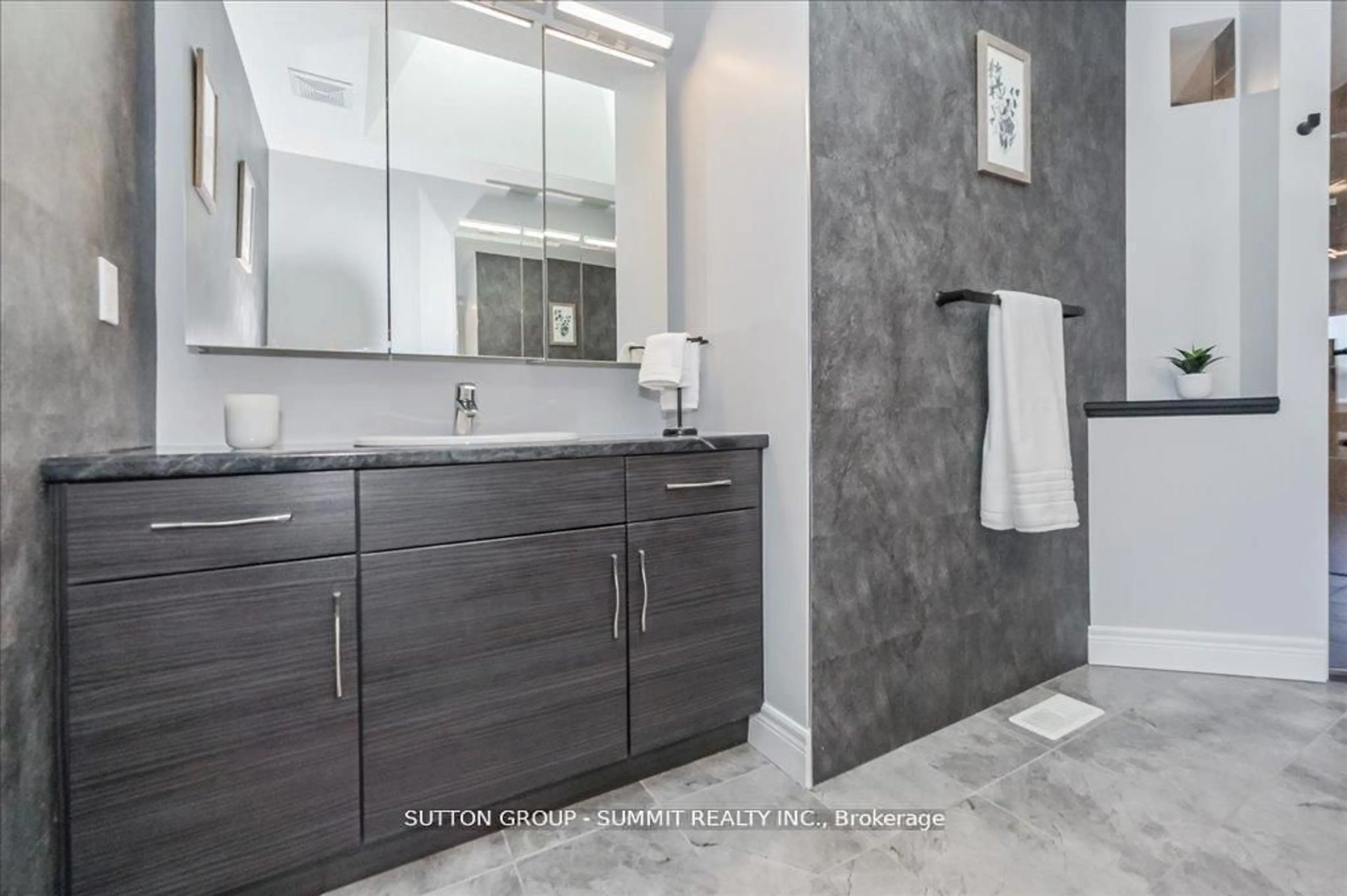 Contemporary bathroom, ceramic/tile floor for 9 Mcintyre Lane, East Luther Grand Valley Ontario L9W 6T9