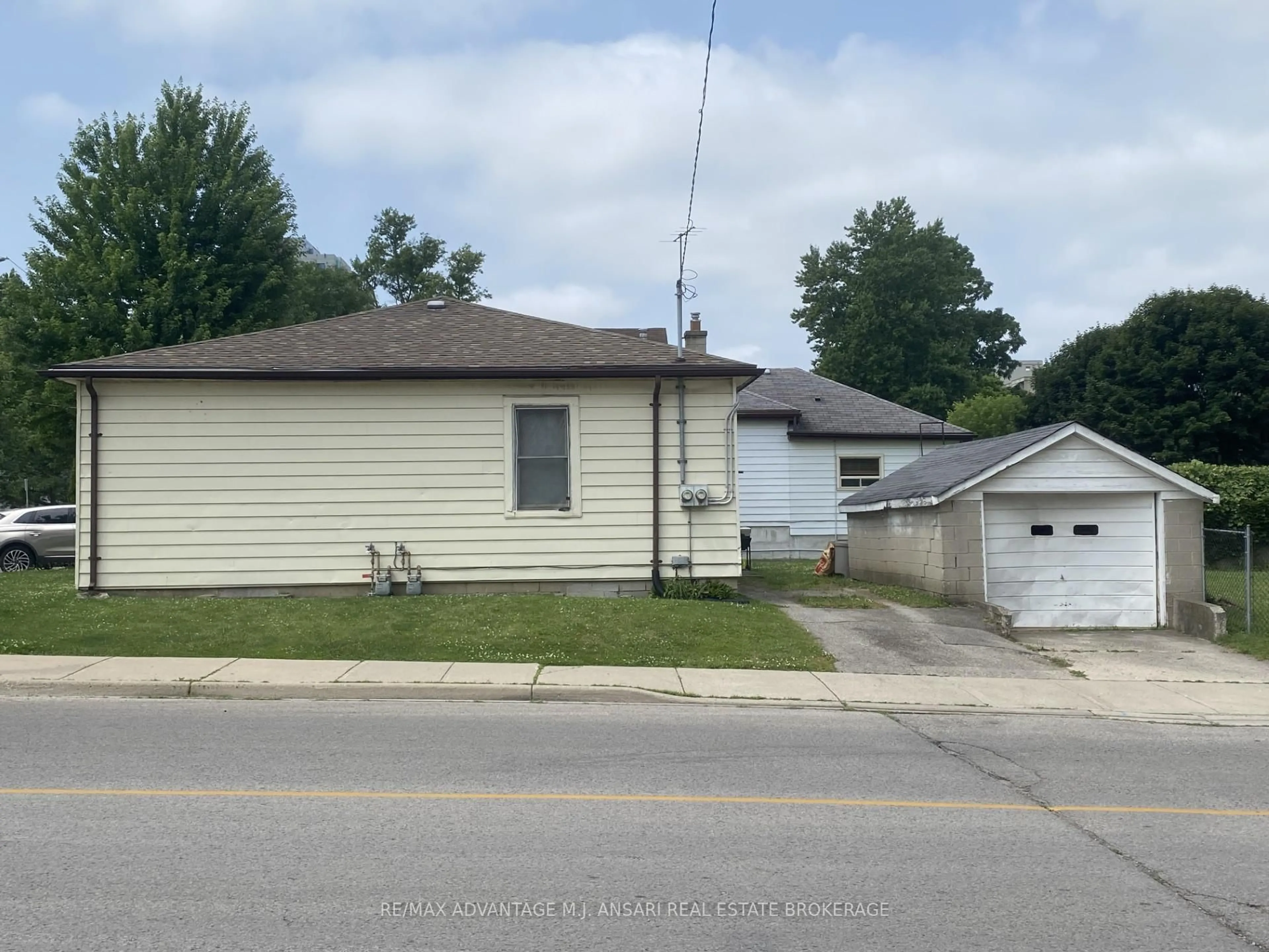 Unknown for 162-164 MILL St, London East Ontario N6A 1P6