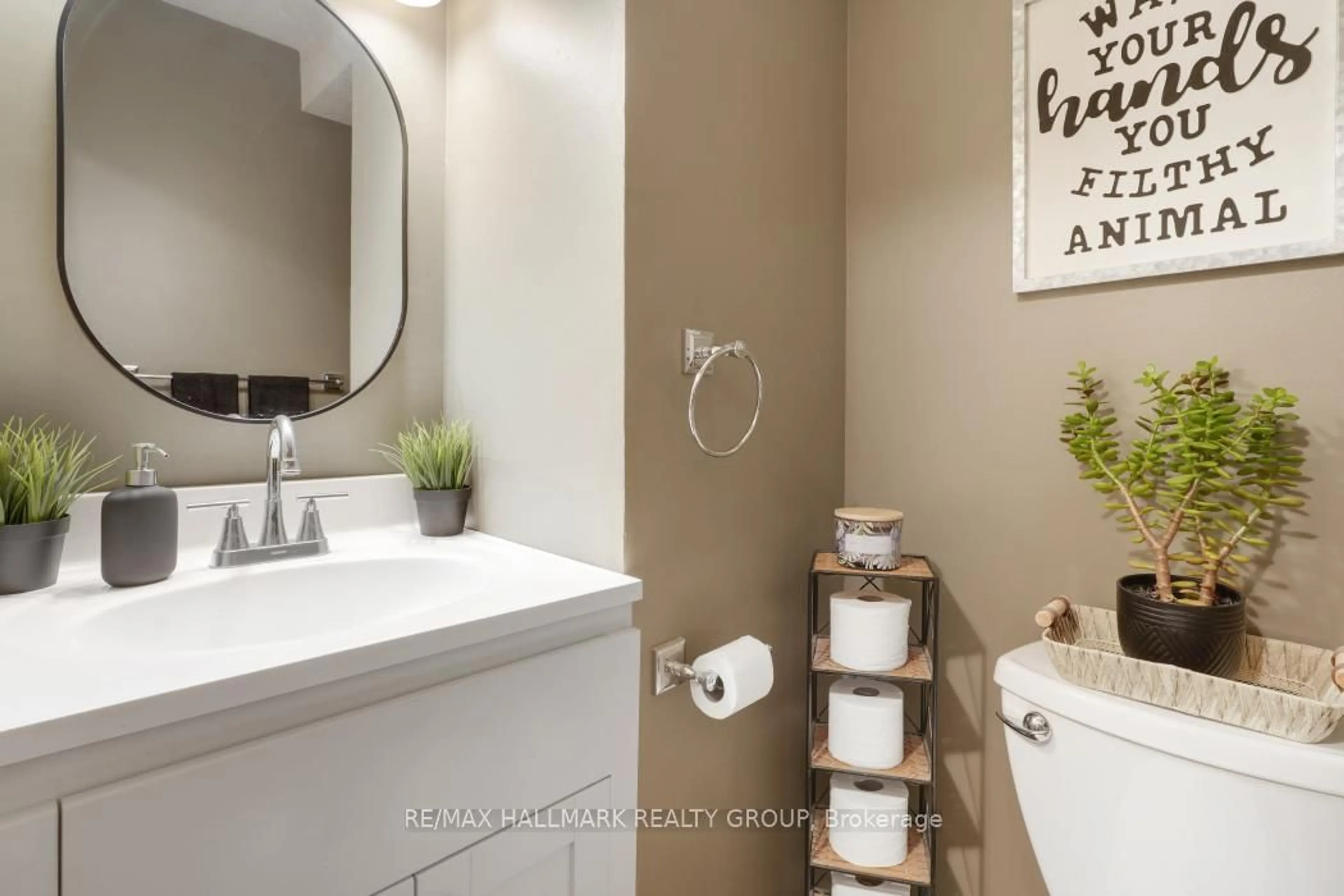 Contemporary bathroom, ceramic/tile floor for 5498 Edgewater Dr, Ottawa Ontario K4M 1B4