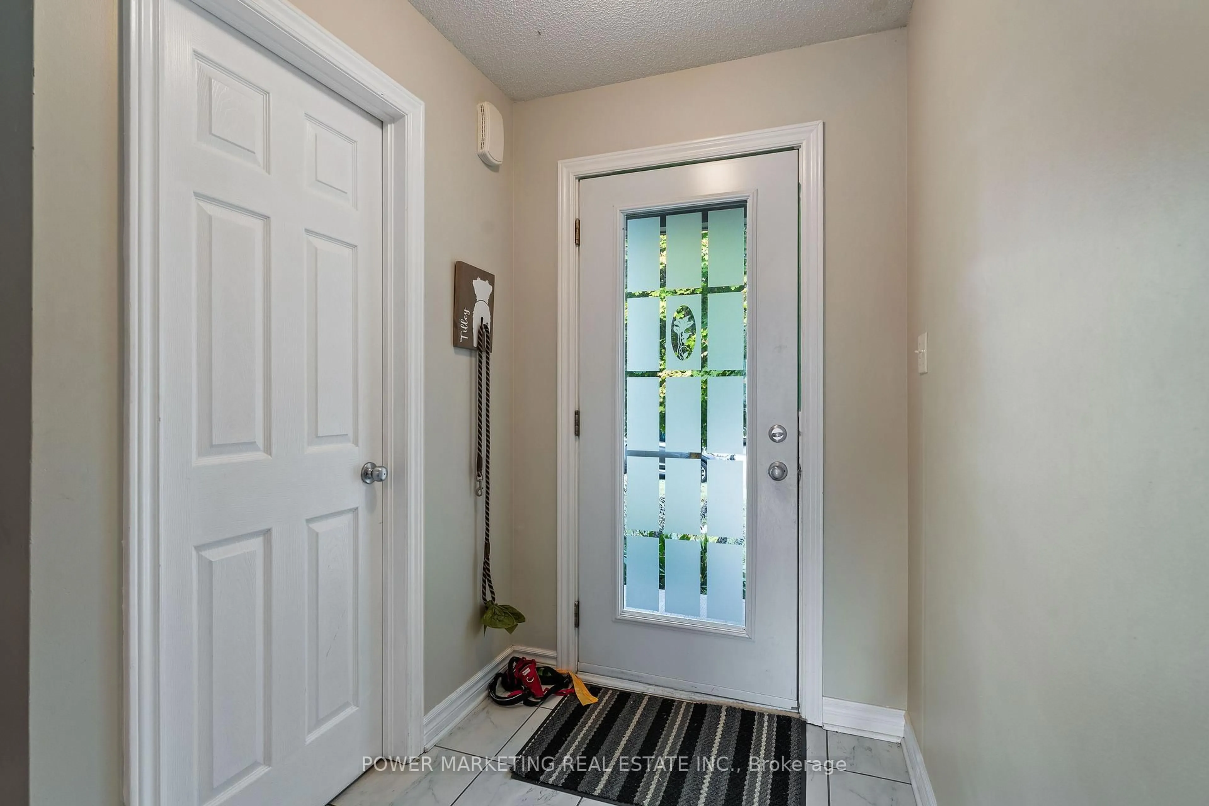 Indoor entryway for 270 MICA Cres, Clarence-Rockland Ontario K4K 0E2