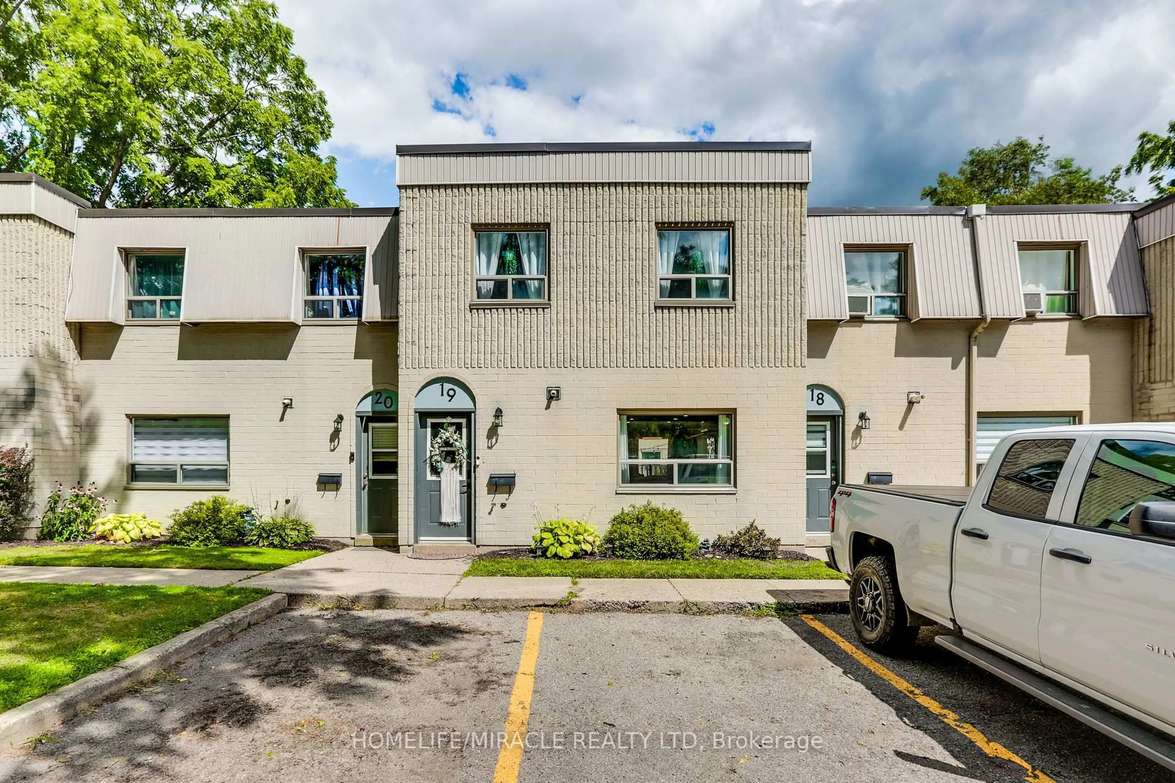 Unknown for 271 Thames St #19, Ingersoll Ontario N5C 3T6