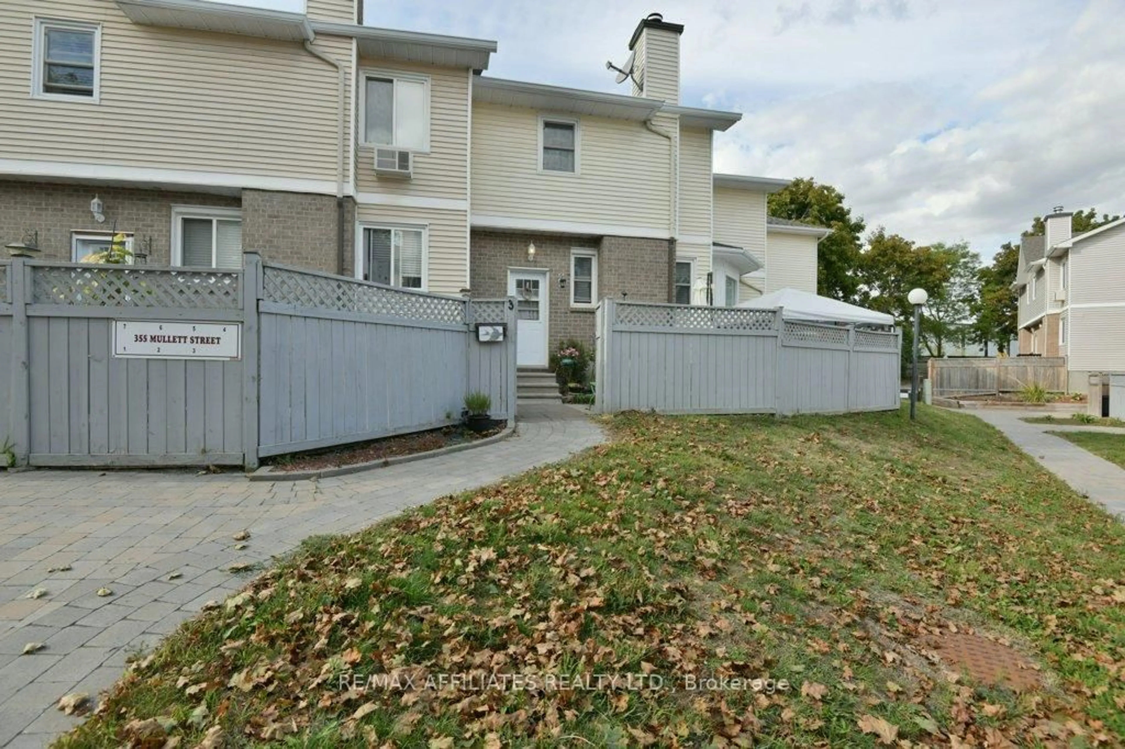 A pic from outside/outdoor area/front of a property/back of a property/a pic from drone, street for 355 Mullett St #3, Carleton Place Ontario K7C 4J6