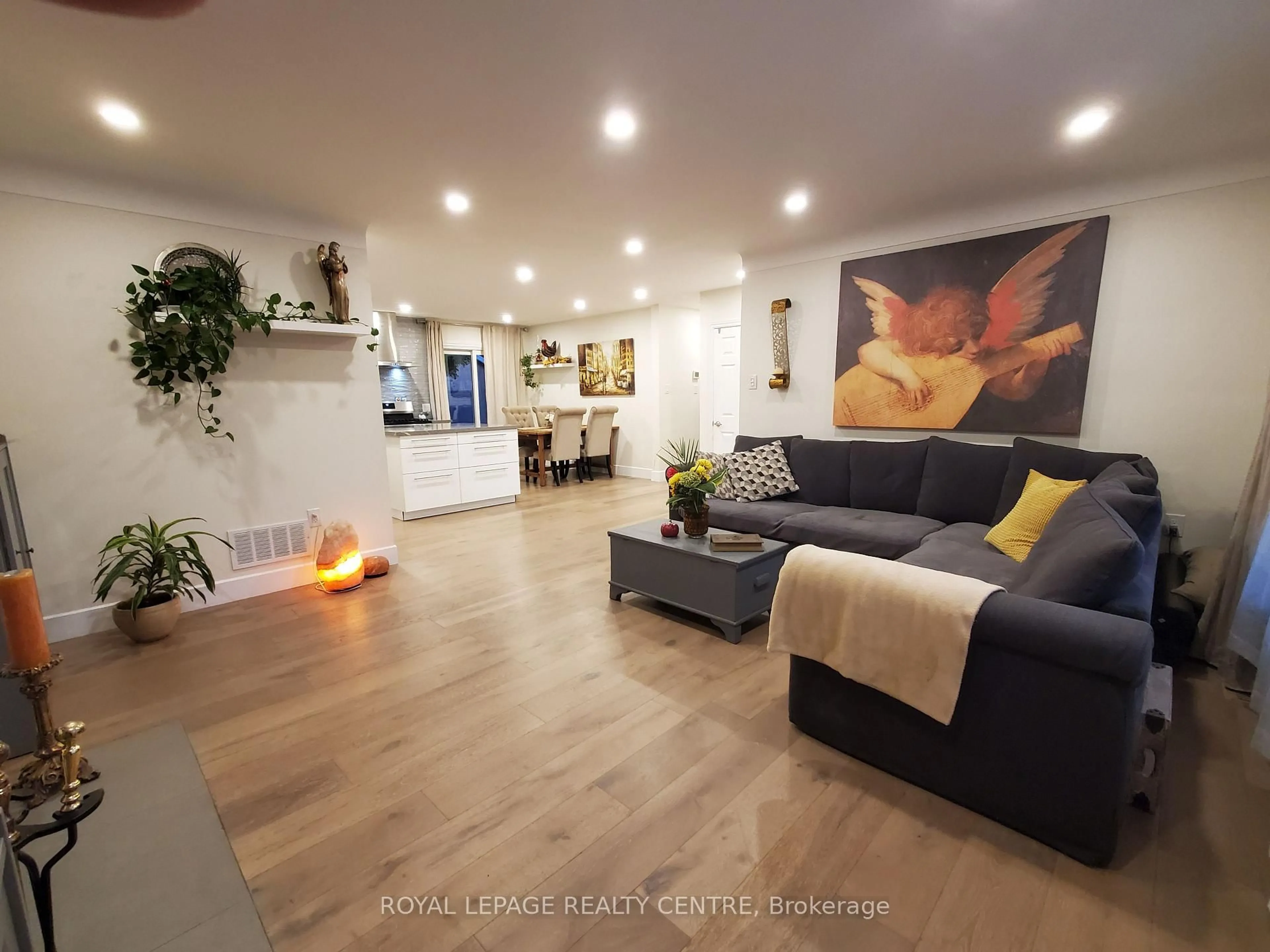 Living room with furniture, unknown for 5 Mountainview Dr, St. Catharines Ontario L2T 3H3