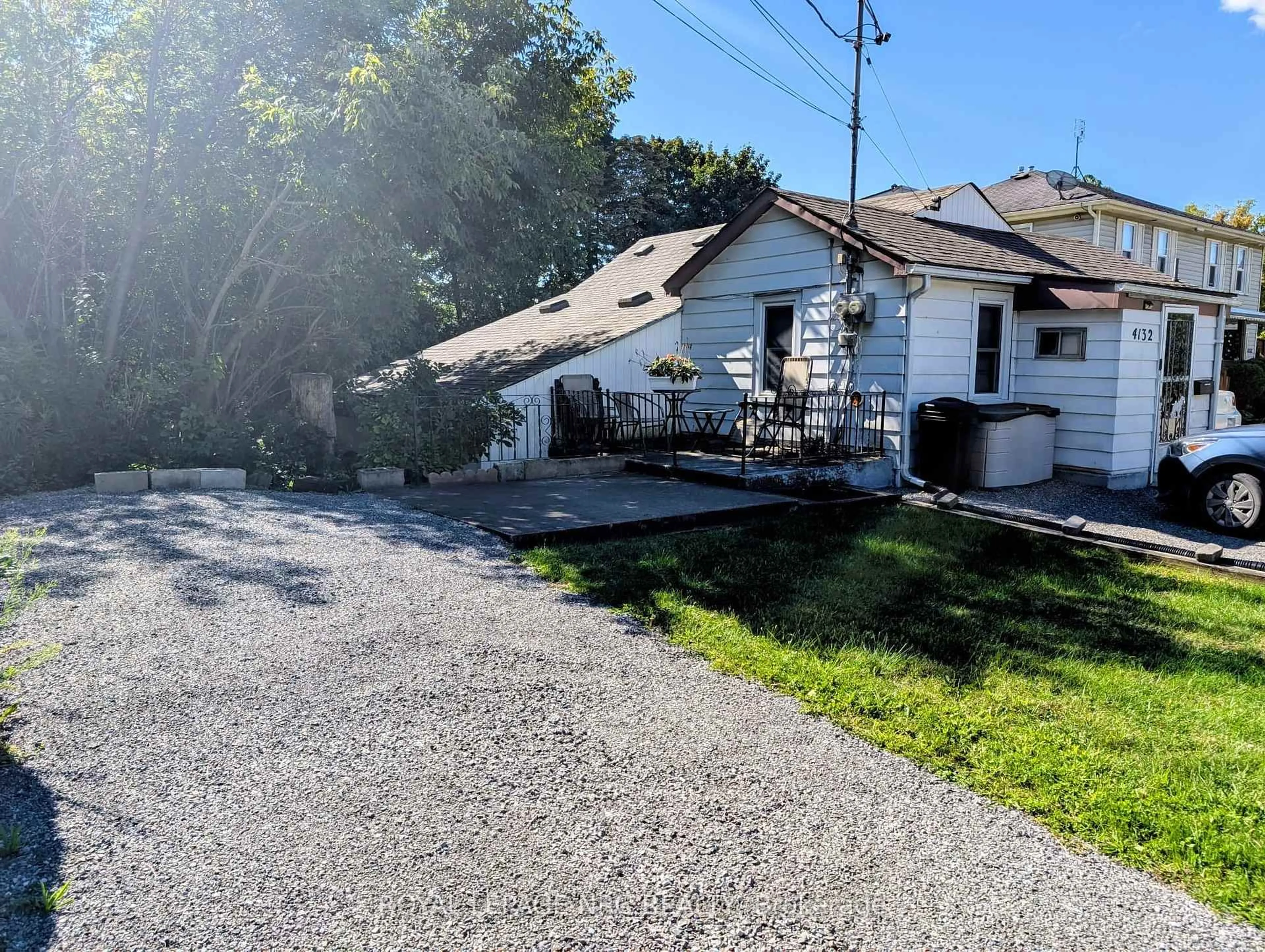 A pic from outside/outdoor area/front of a property/back of a property/a pic from drone, street for 4132 Chippawa Pkwy, Niagara Falls Ontario L2G 6E5