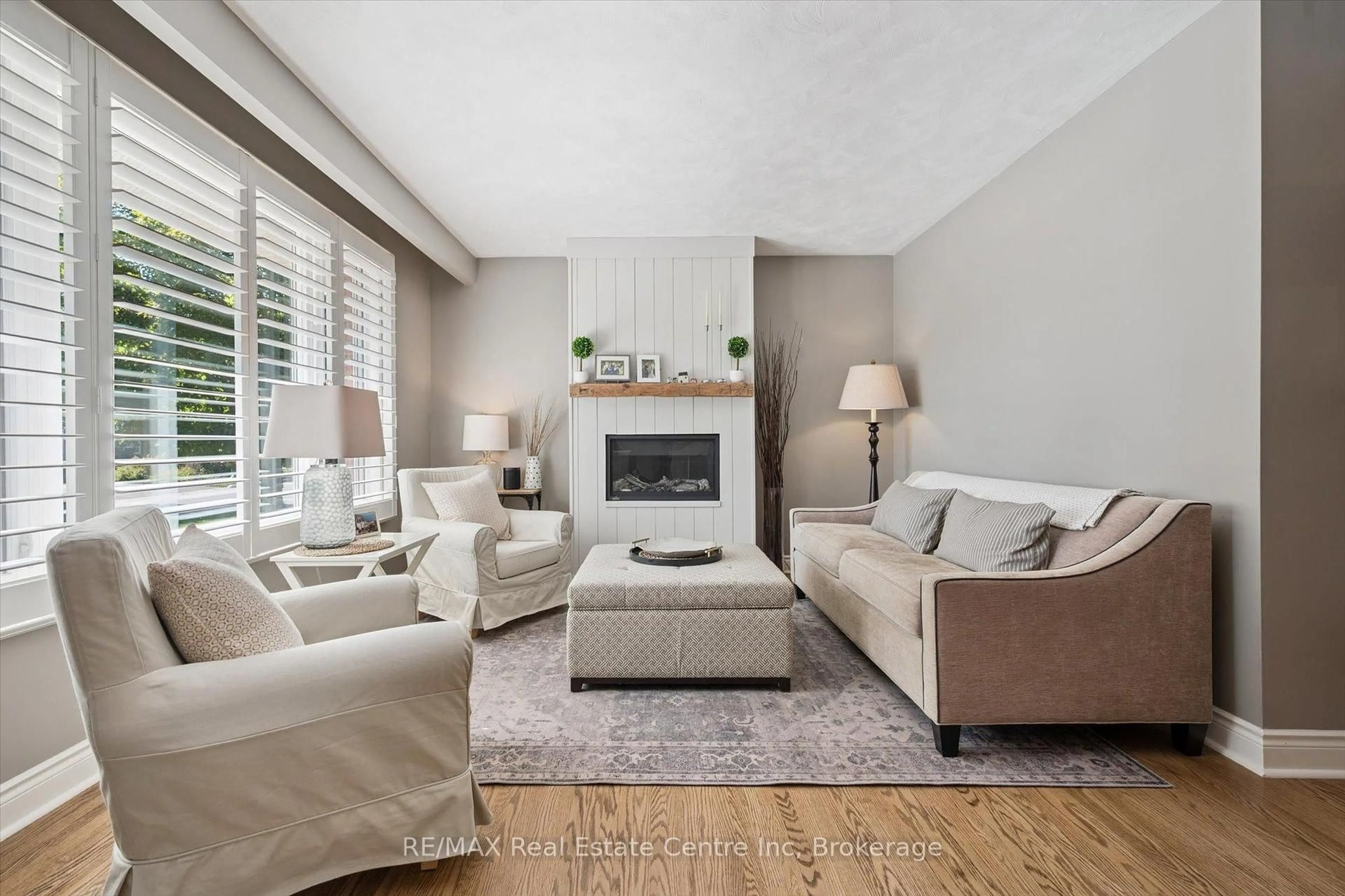 Living room with furniture, unknown for 12 Carter Dr, Guelph Ontario N1E 1X7