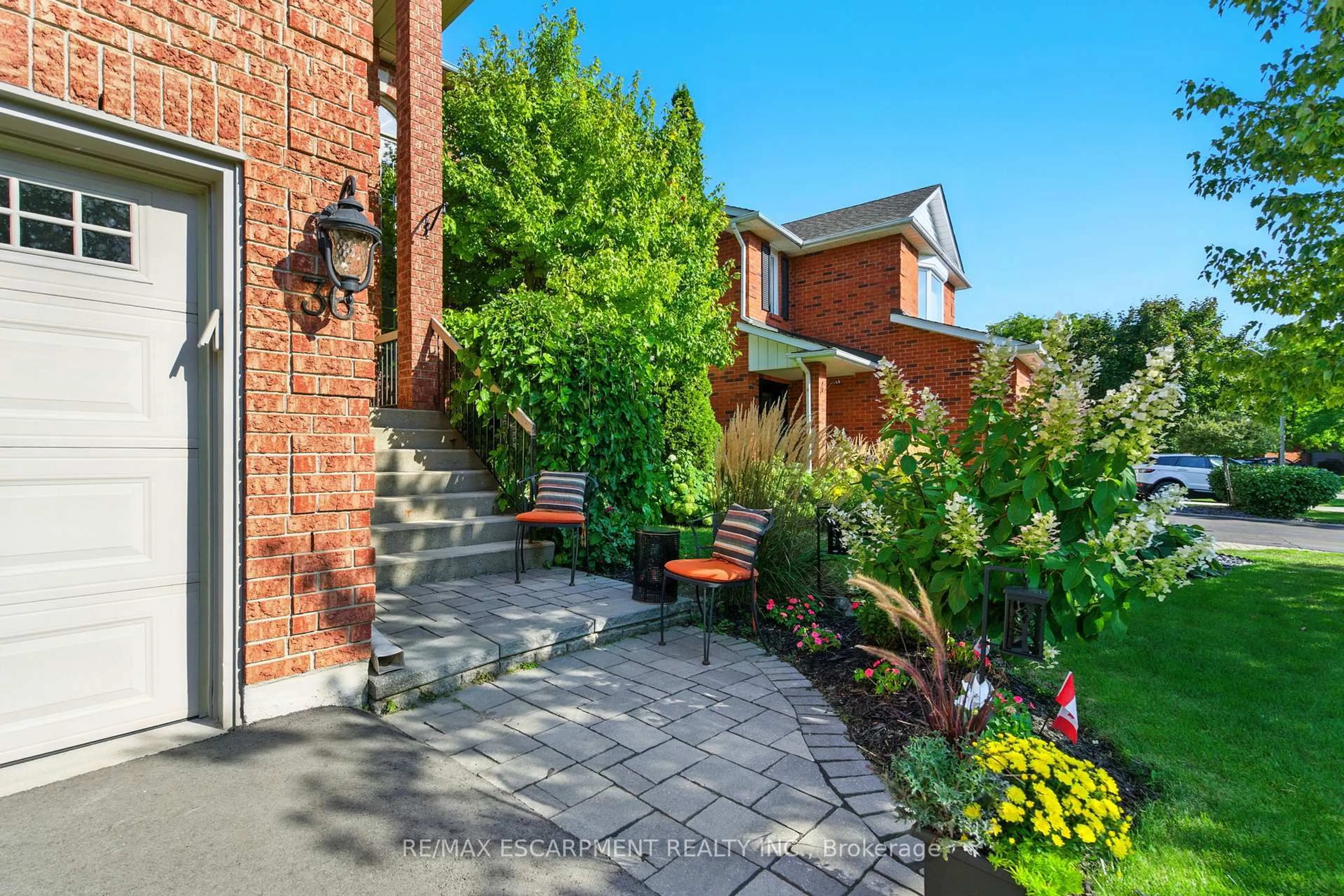 Patio, street for 36 Pinecreek Rd, Hamilton Ontario L0R 2H5