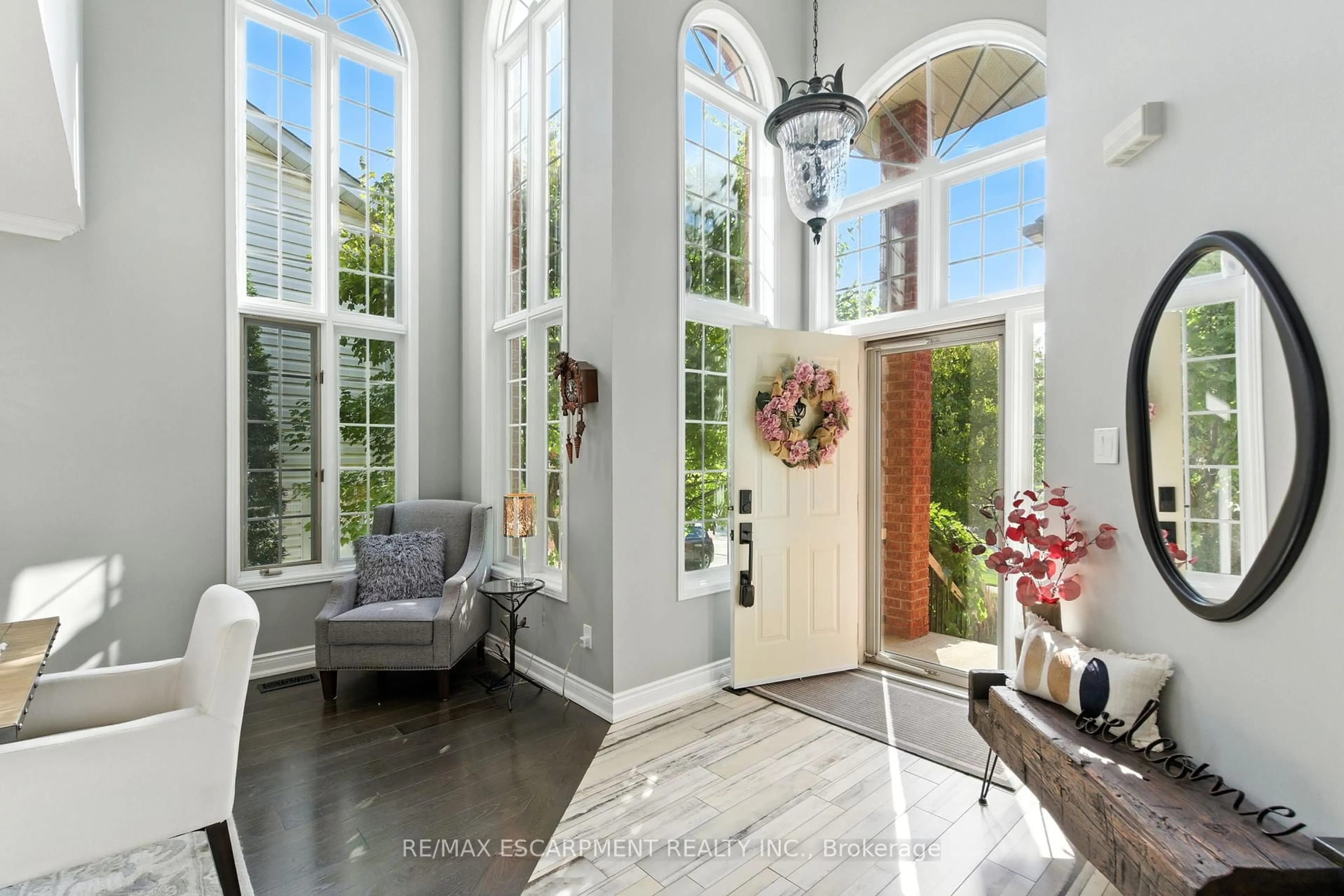 Indoor entryway for 36 Pinecreek Rd, Hamilton Ontario L0R 2H5