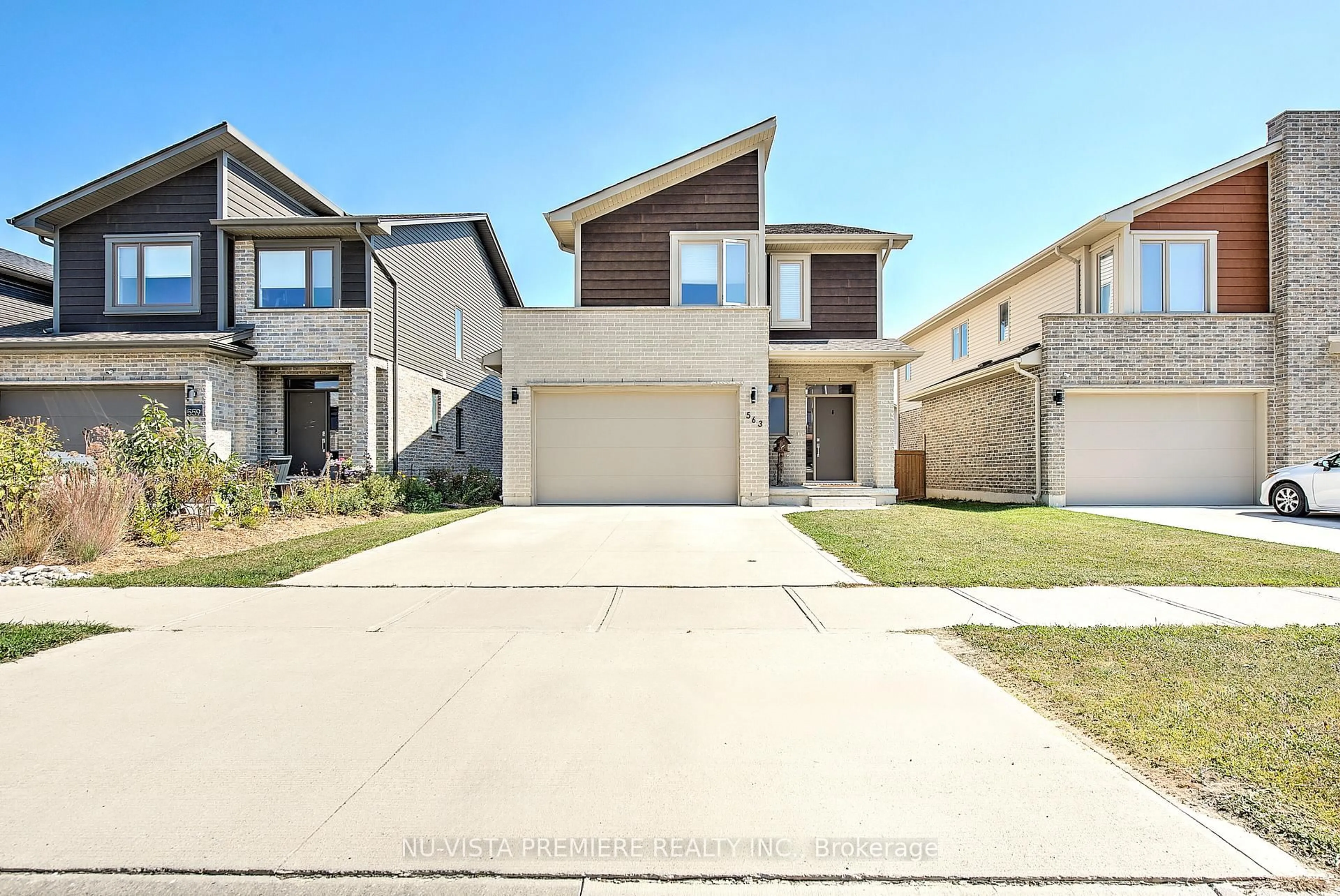 A pic from outside/outdoor area/front of a property/back of a property/a pic from drone, street for 563 Chelton Rd, London South Ontario N6M 0H8