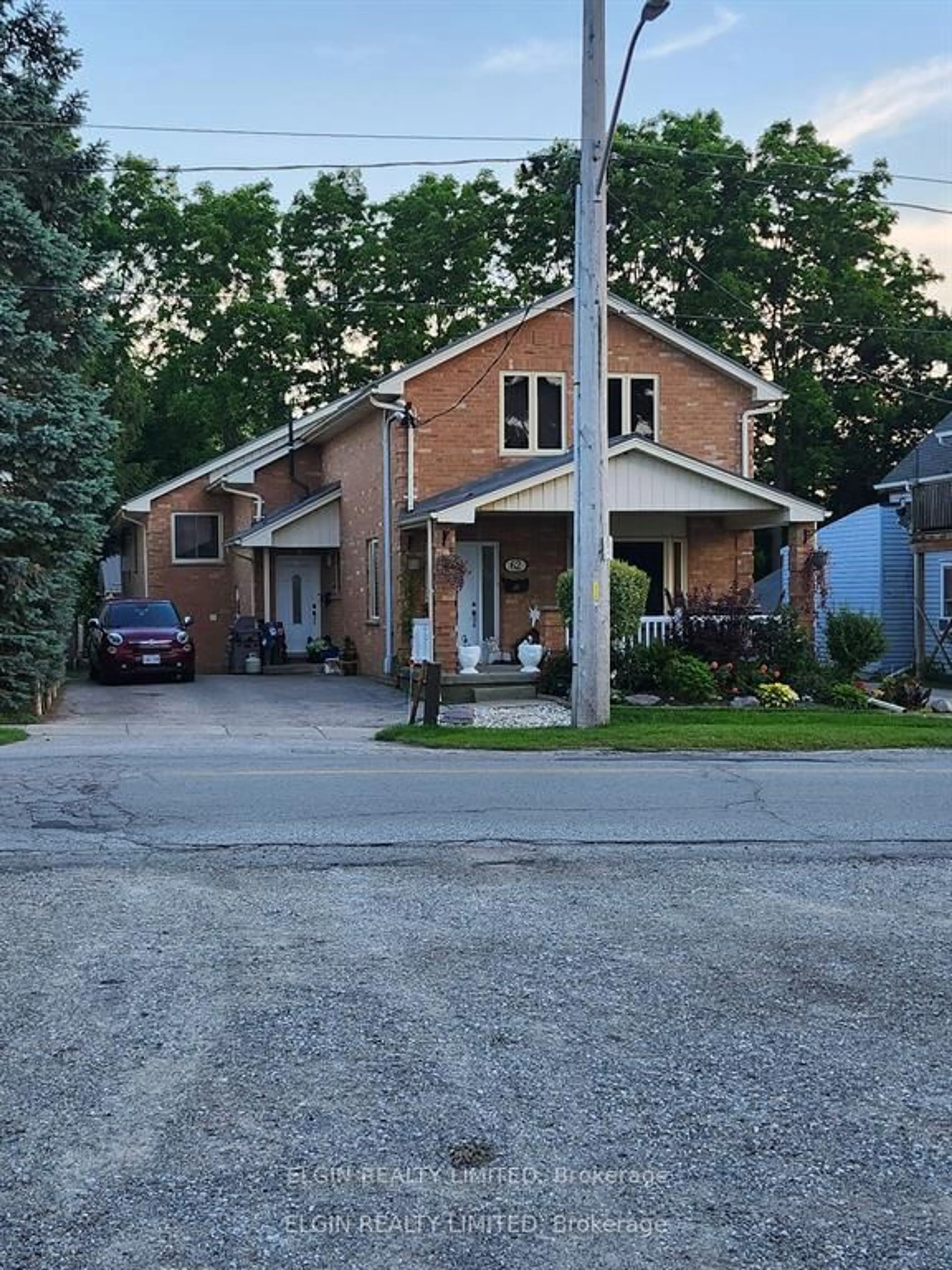 A pic from outside/outdoor area/front of a property/back of a property/a pic from drone, street for 62 Talbot St, St. Thomas Ontario N5P 1A4