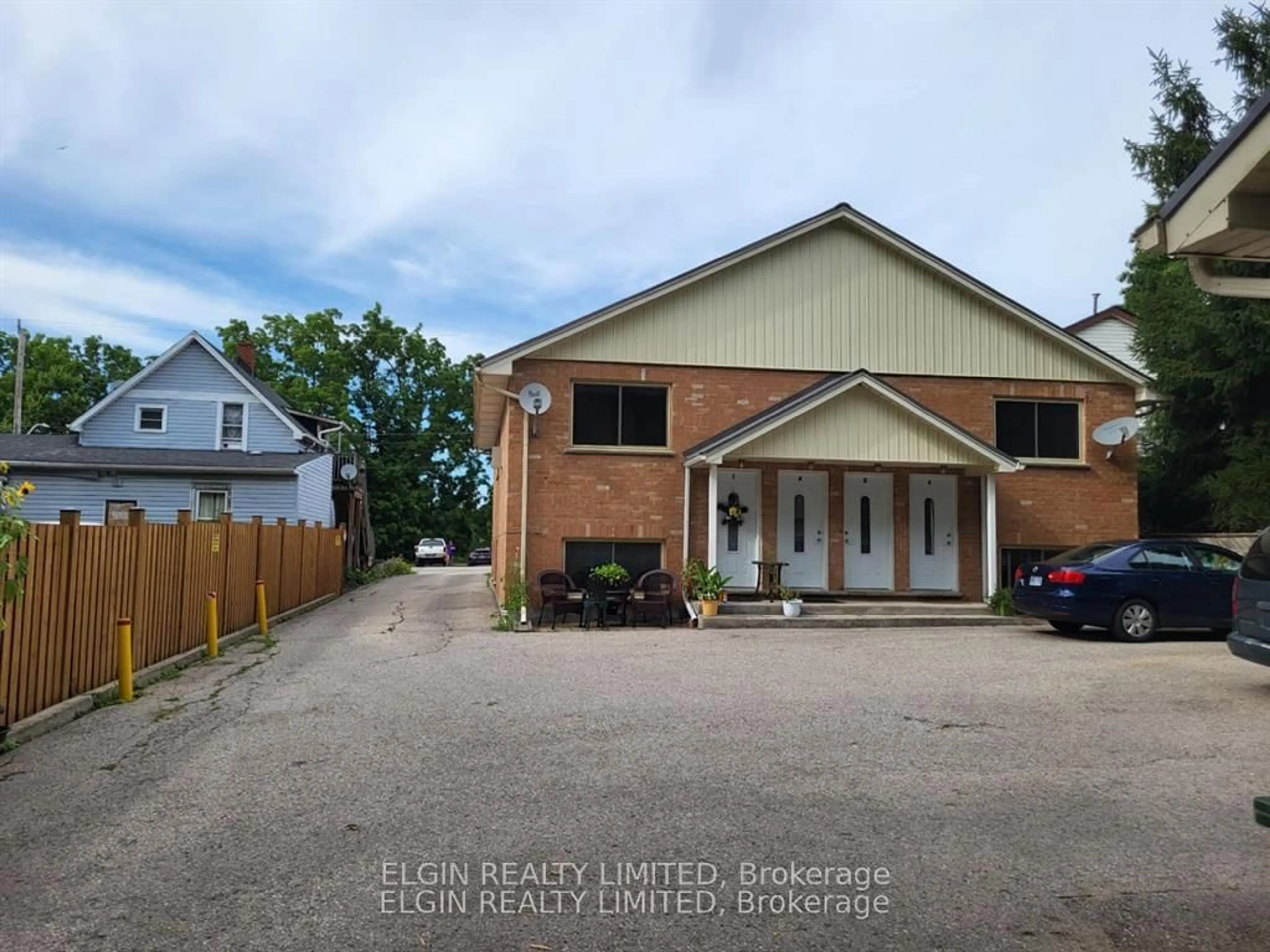 A pic from outside/outdoor area/front of a property/back of a property/a pic from drone, street for 62 Talbot St, St. Thomas Ontario N5P 1A4