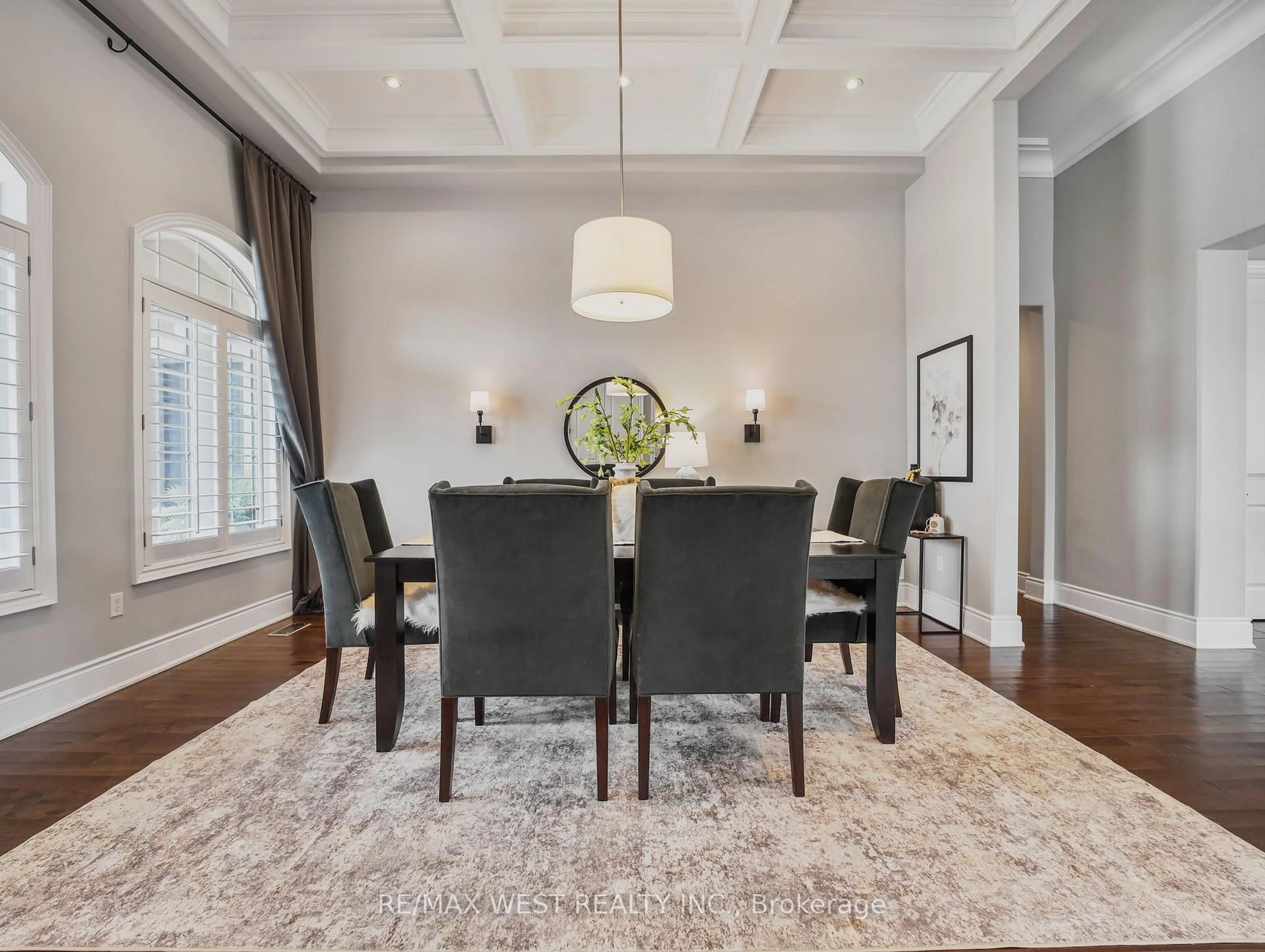 Dining room, carpet floor for 170 First Rd, Hamilton Ontario L8J 1K5