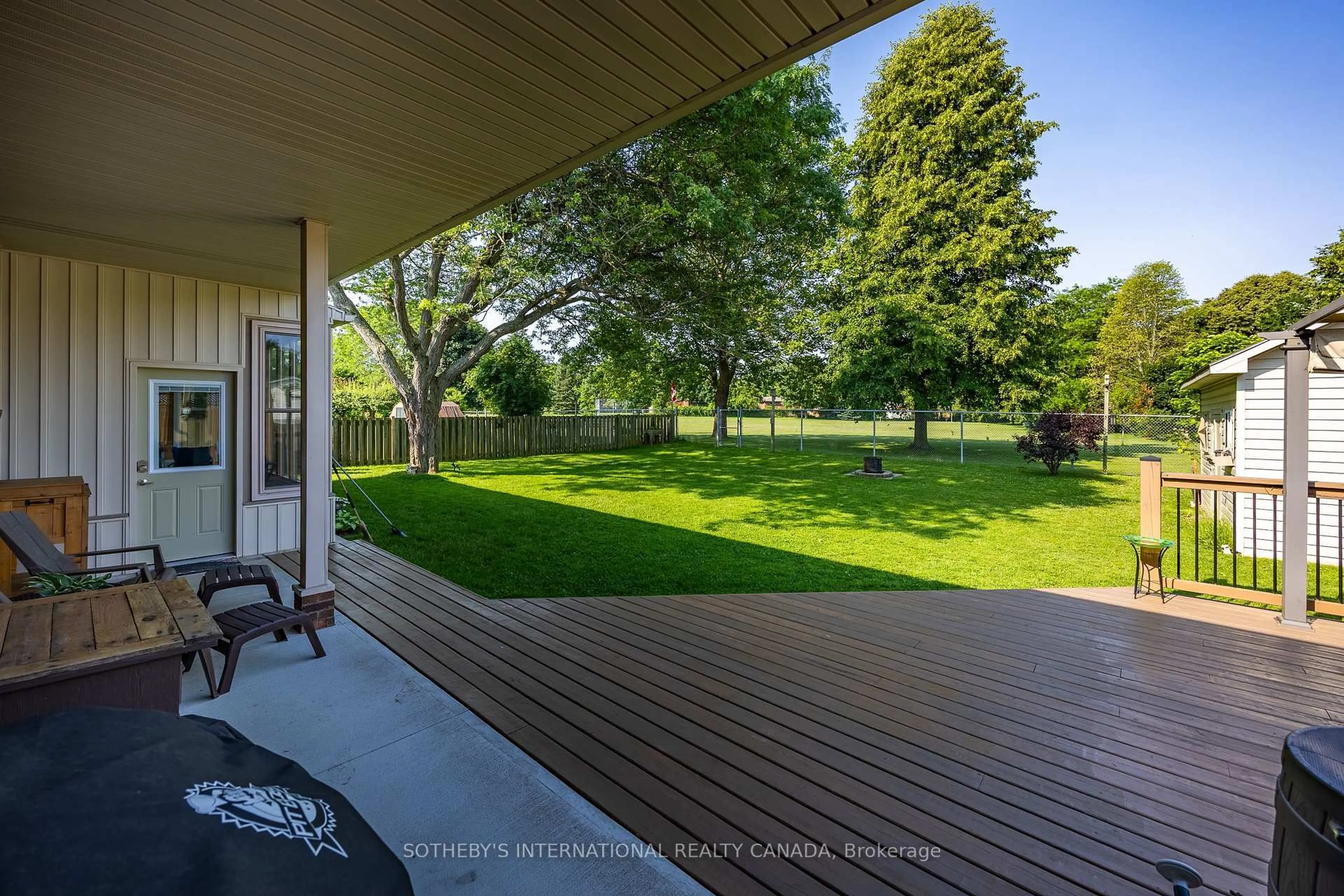 Patio, forest/trees view for 20 Sheridan Blvd, Norfolk Ontario N3Y 4W4