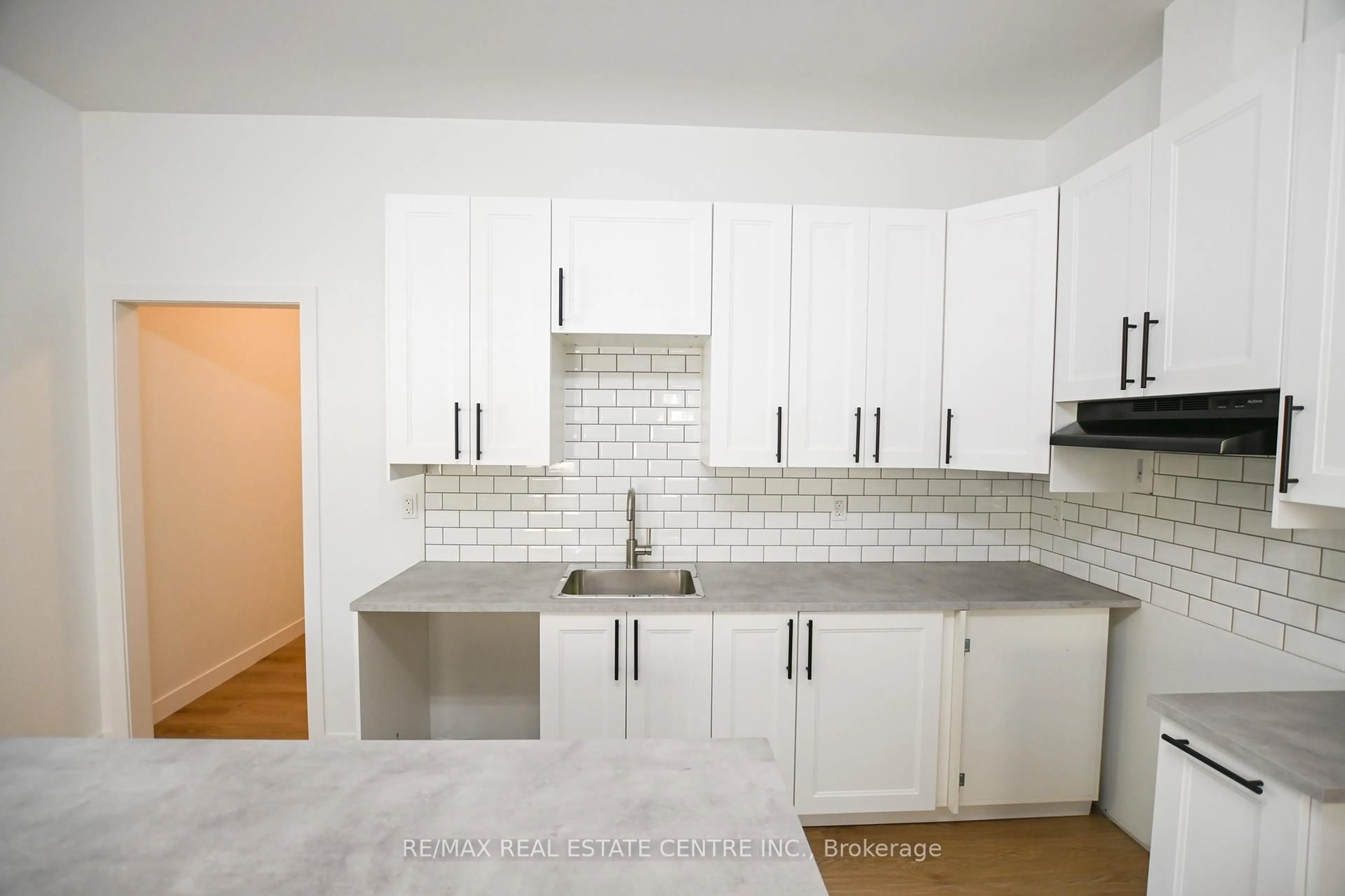 Standard kitchen, unknown for 284 Darling St, Brantford Ontario N3S 3X6