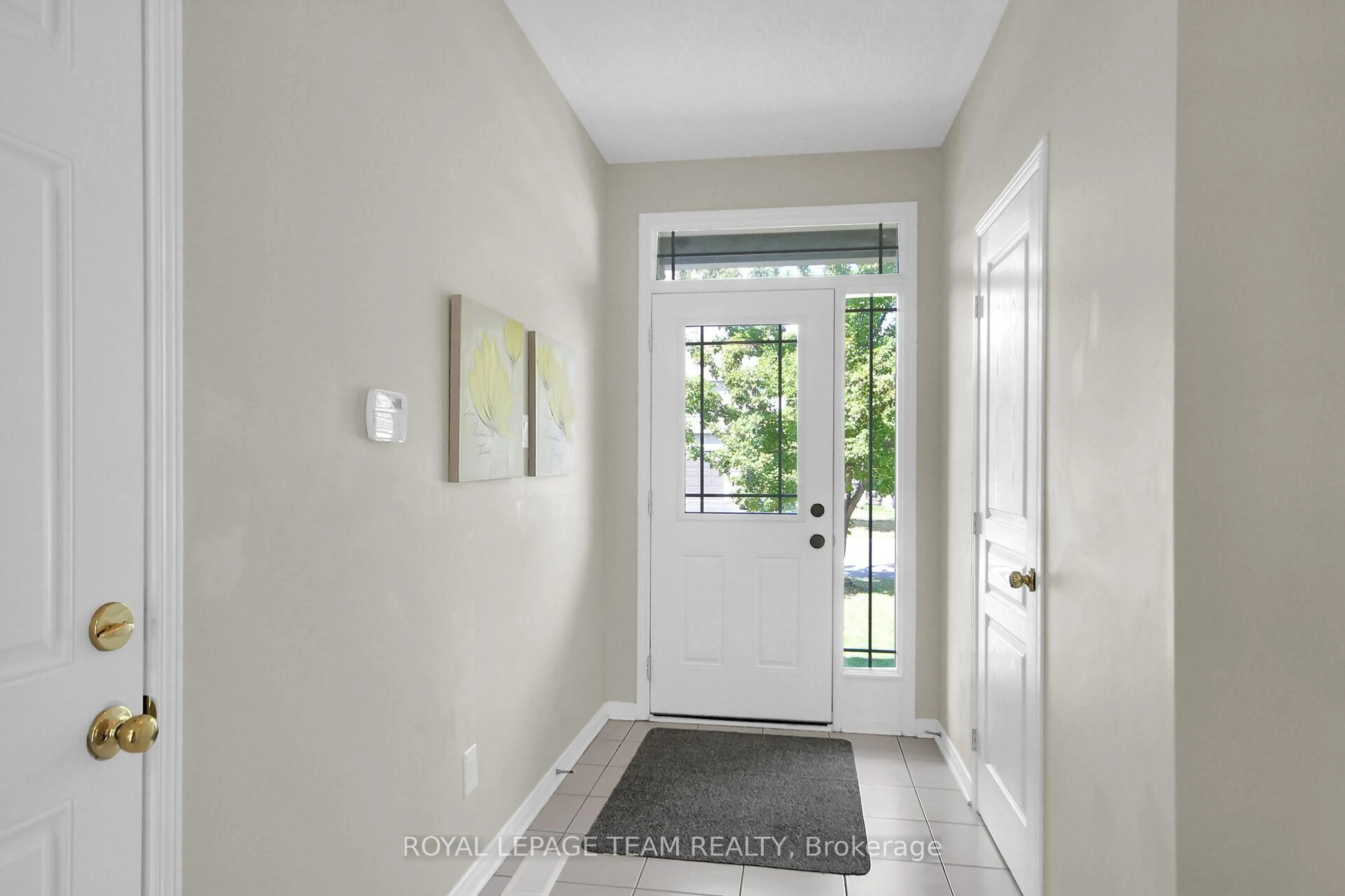 Indoor entryway for 1464 Carronbridge Circ, Ottawa Ontario K2M 0G6