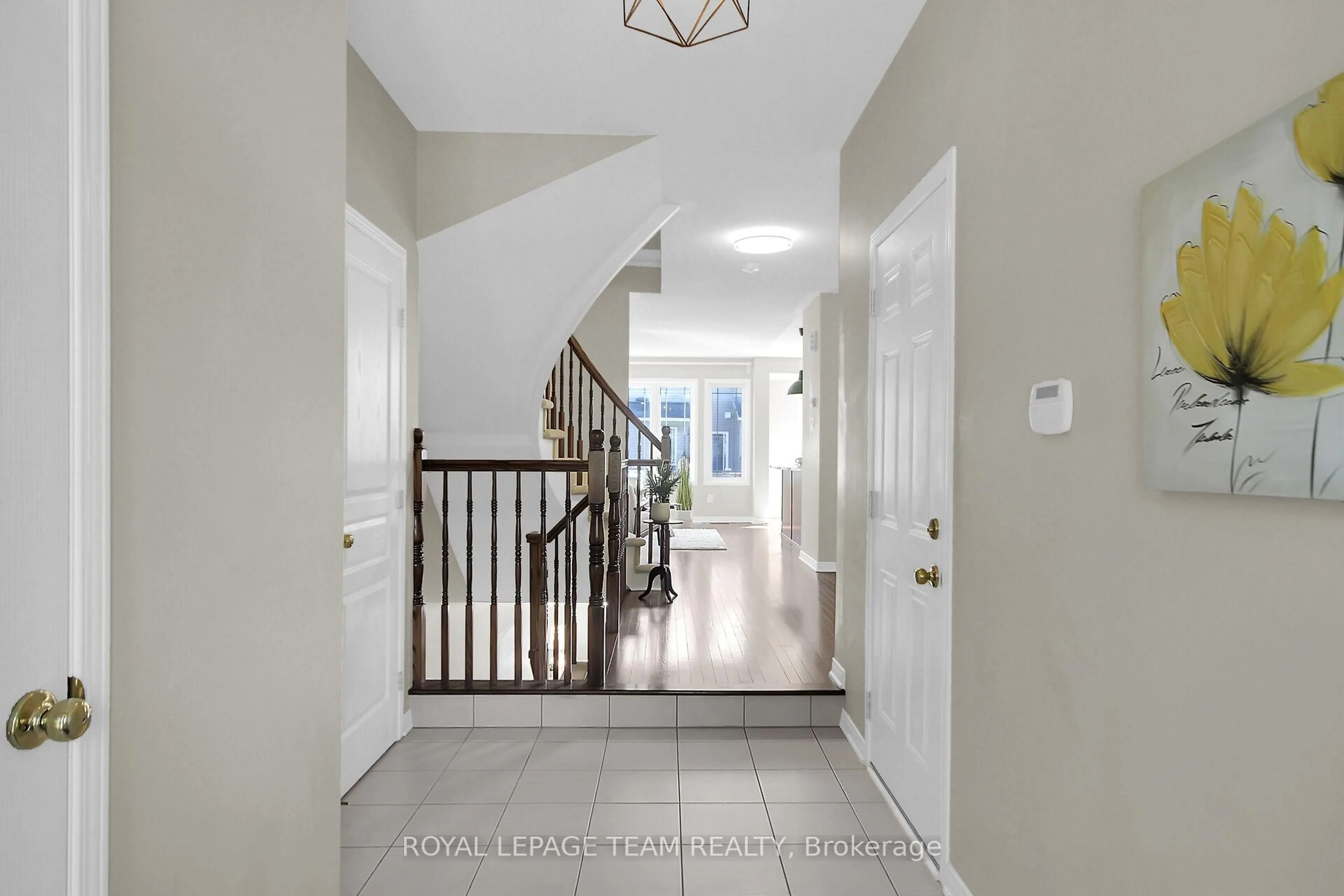 Indoor entryway for 1464 Carronbridge Circ, Ottawa Ontario K2M 0G6