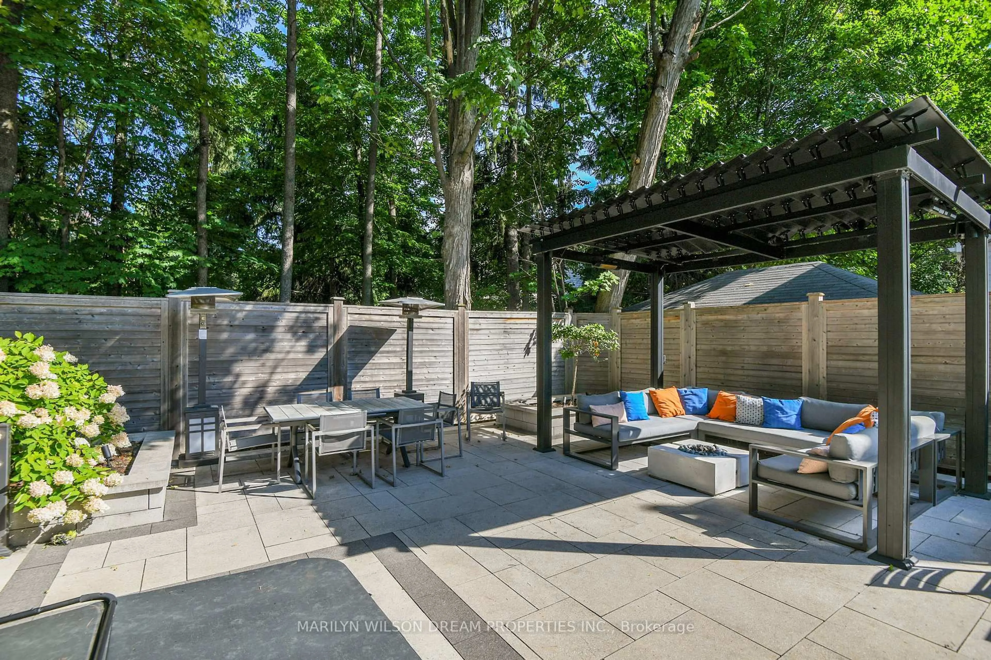 Patio, street for 29 Mackinnon Rd, Ottawa Ontario K1M 0G4