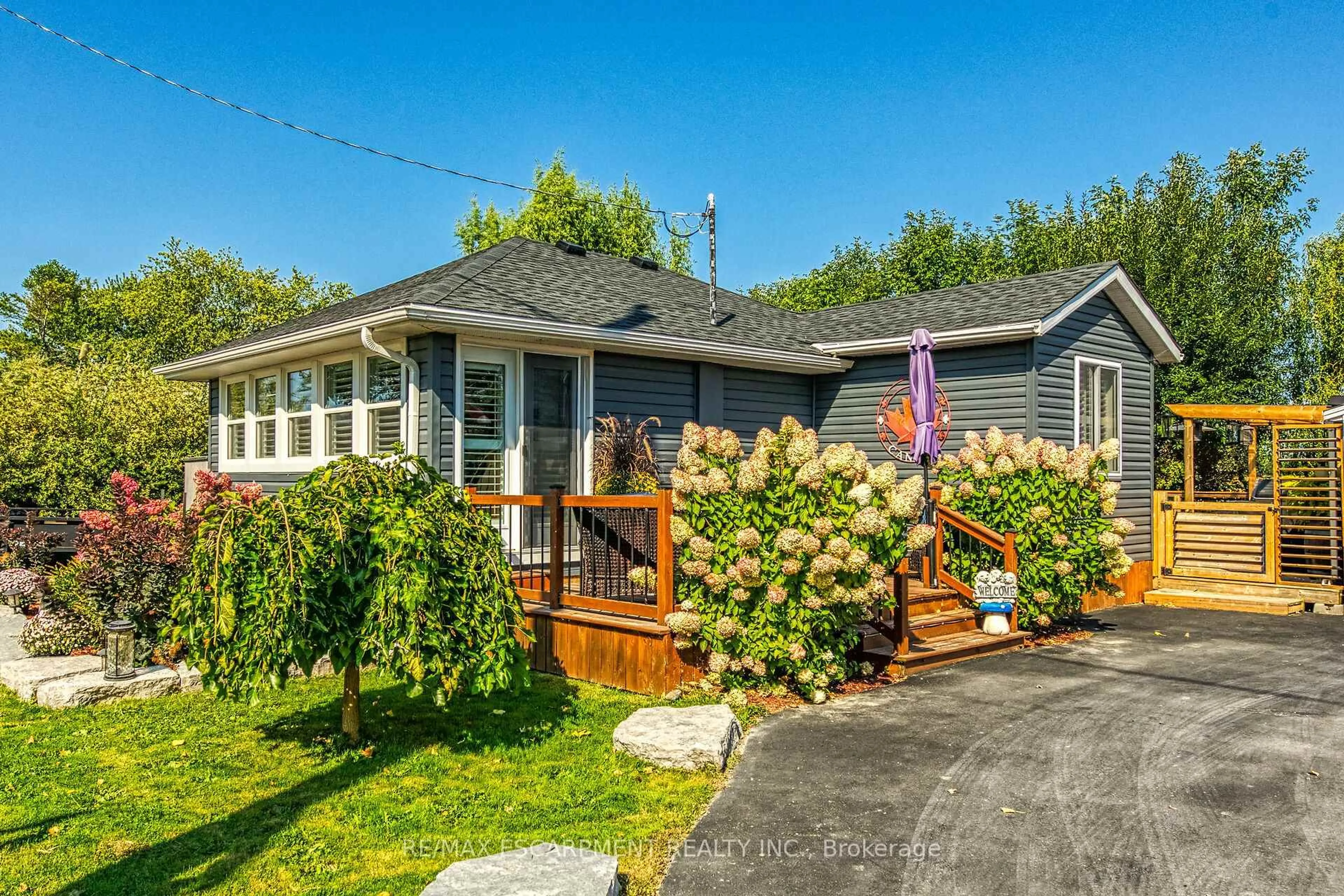 Home with vinyl exterior material, street for 2011 Lakeshore Rd, Haldimand Ontario N1A 2W8