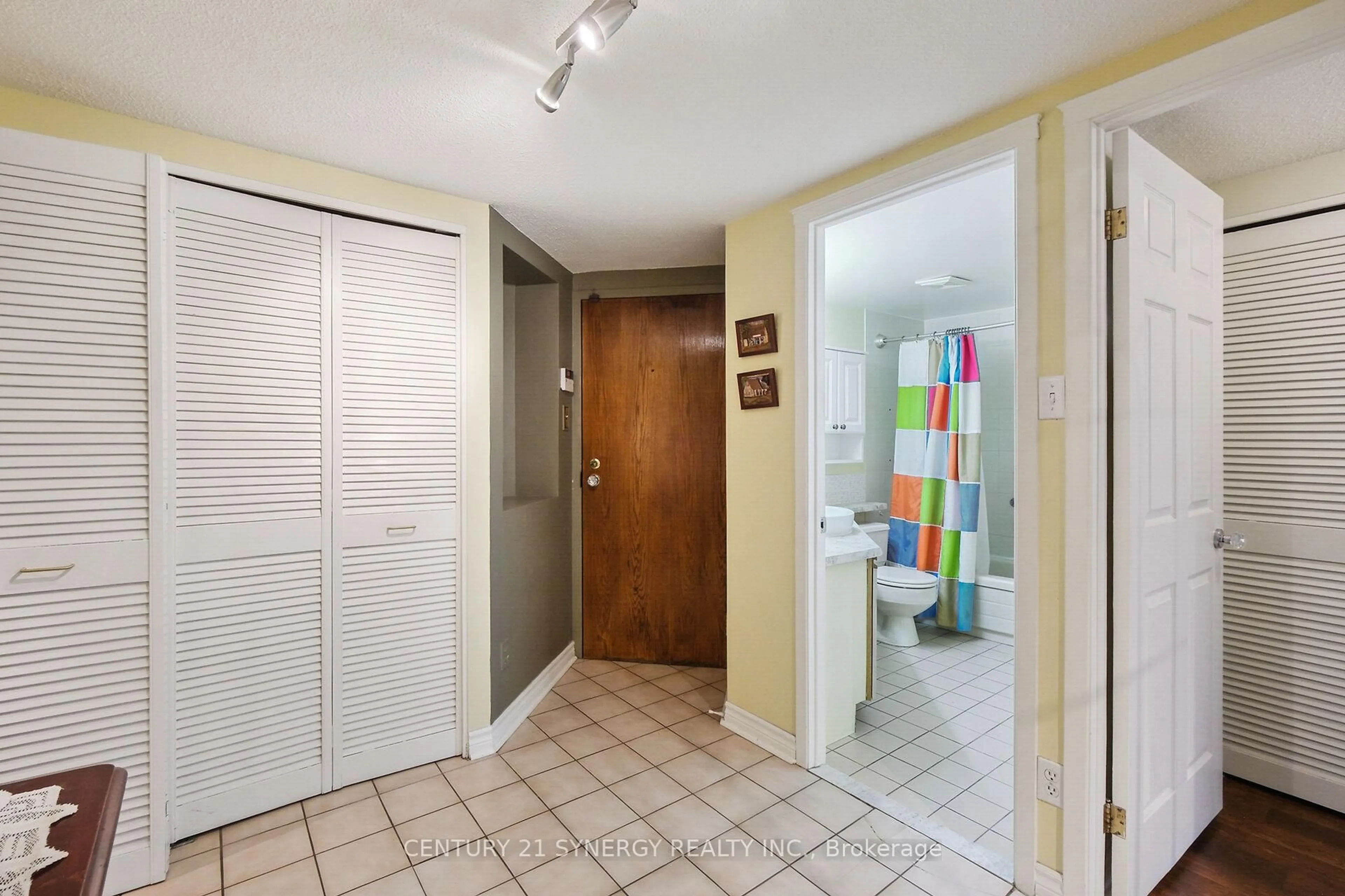 Unknown for 295 Gilmour St #104, Ottawa Ontario K2P 0P7